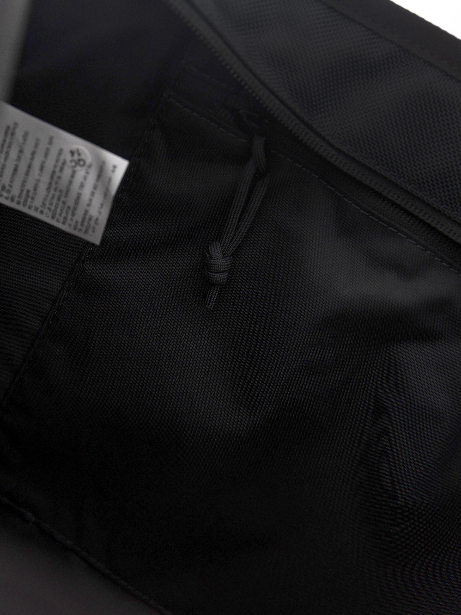 Чанта Nike SB Sportswear (black/black/white)