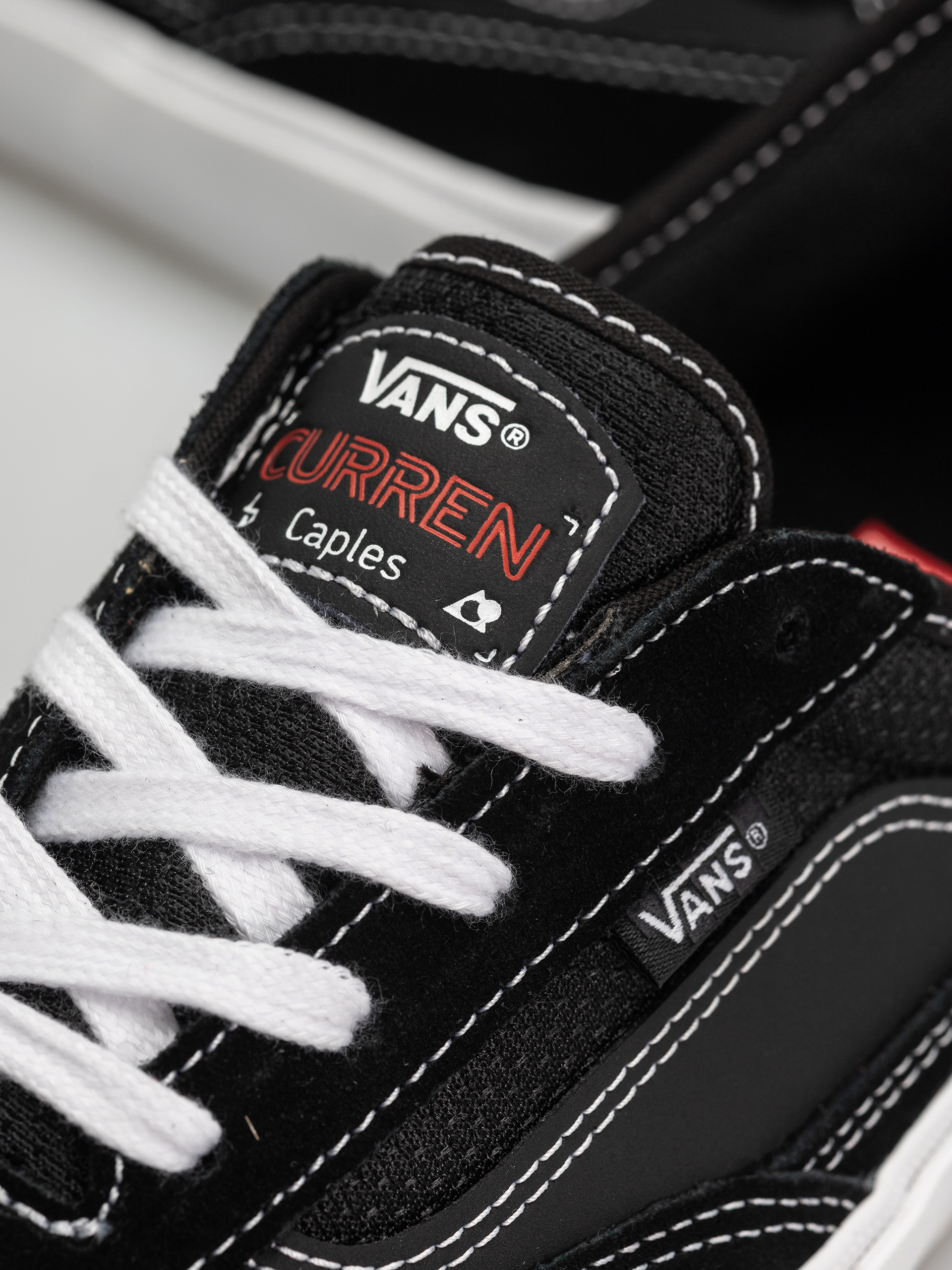 Обувки Vans Skate Curren Caples (gum black/white)