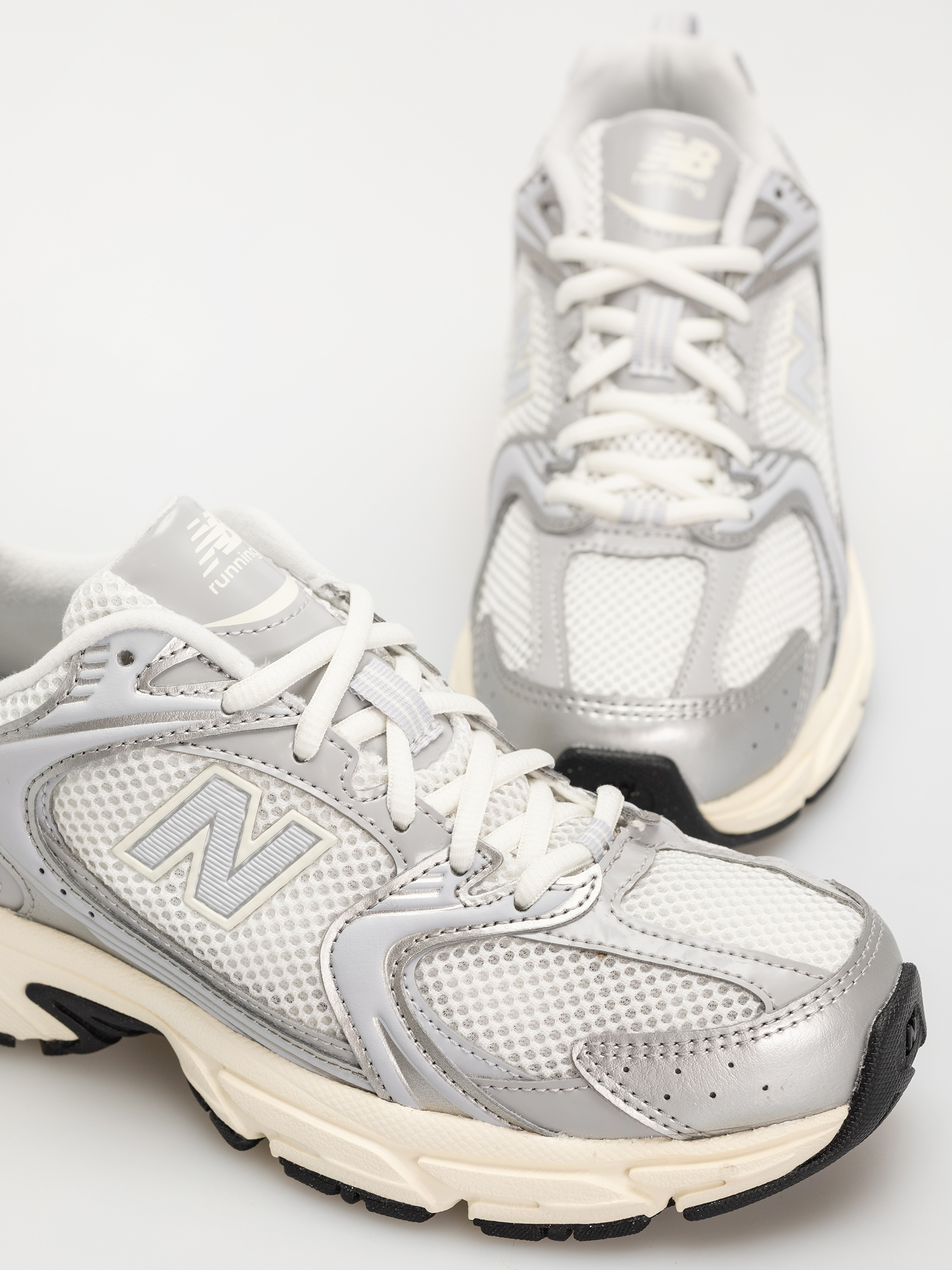 Обувки New Balance 530 (silver metallic)