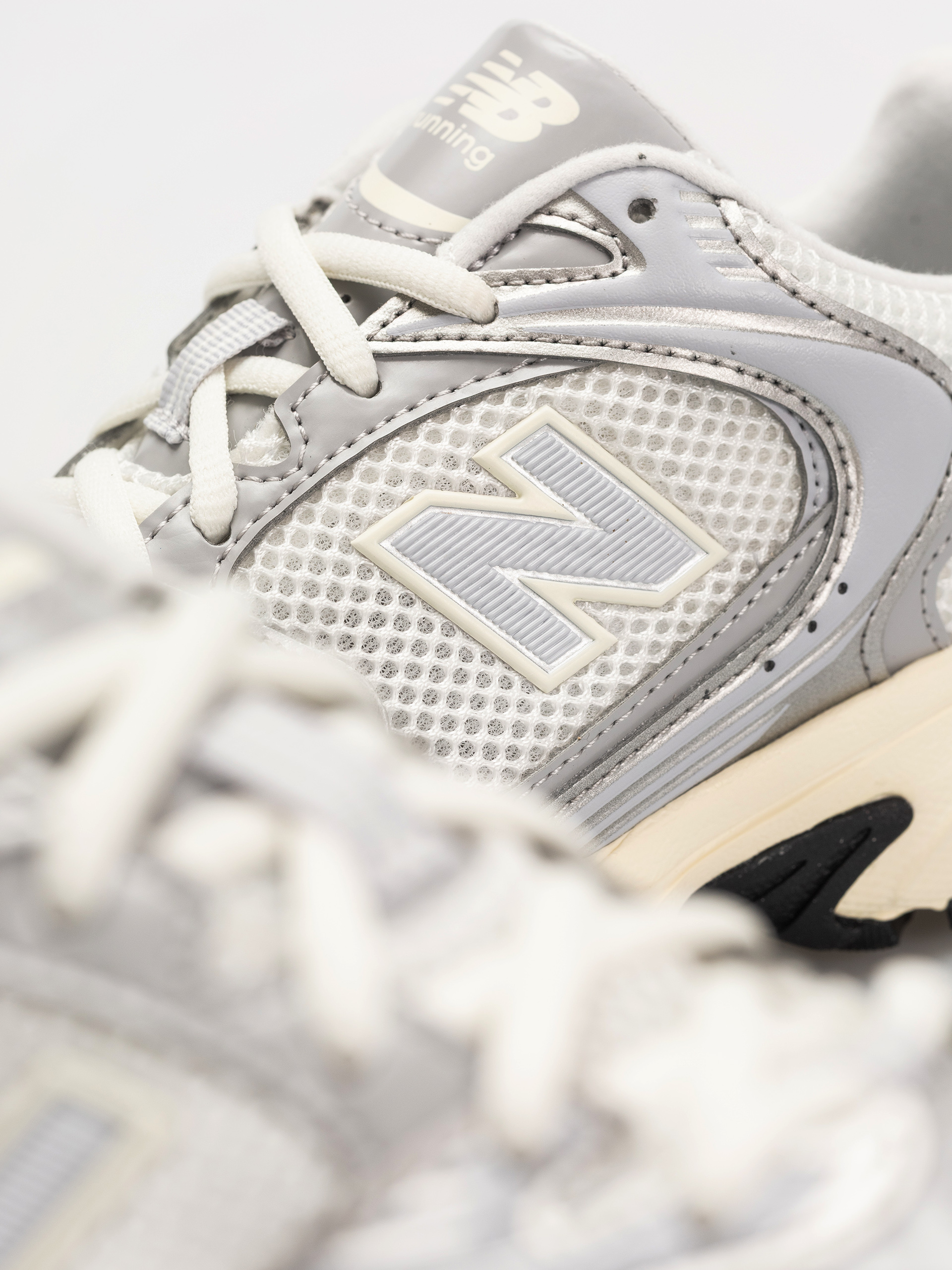 Обувки New Balance 530 (silver metallic)
