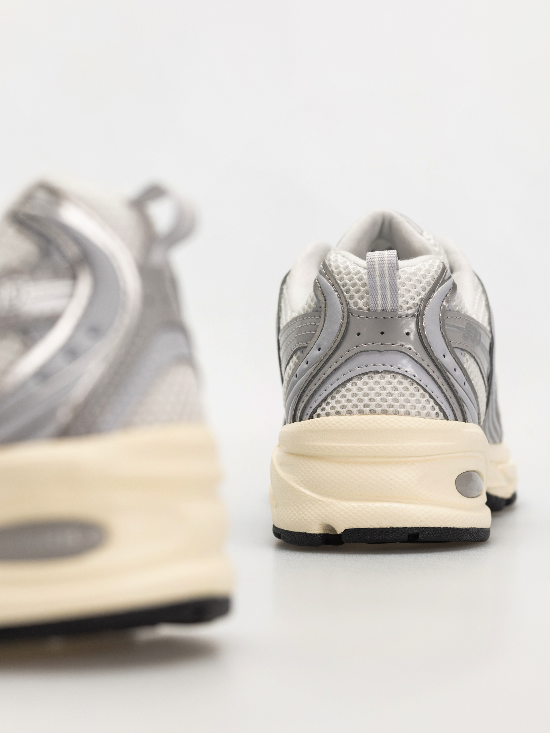 Обувки New Balance 530 (silver metallic)