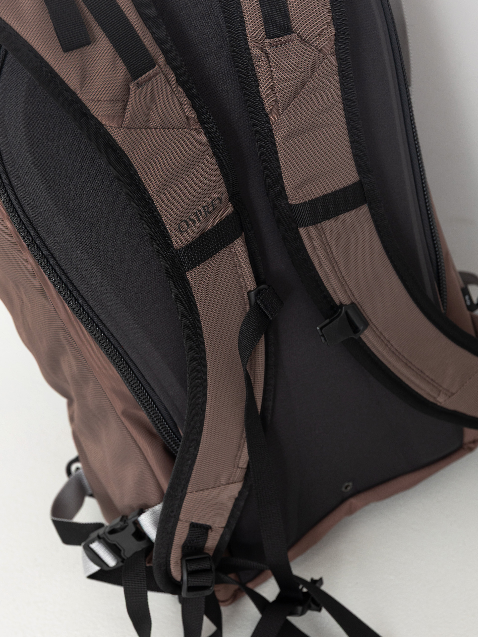 Раница Osprey Sopris 25 (magma brown/raven black)