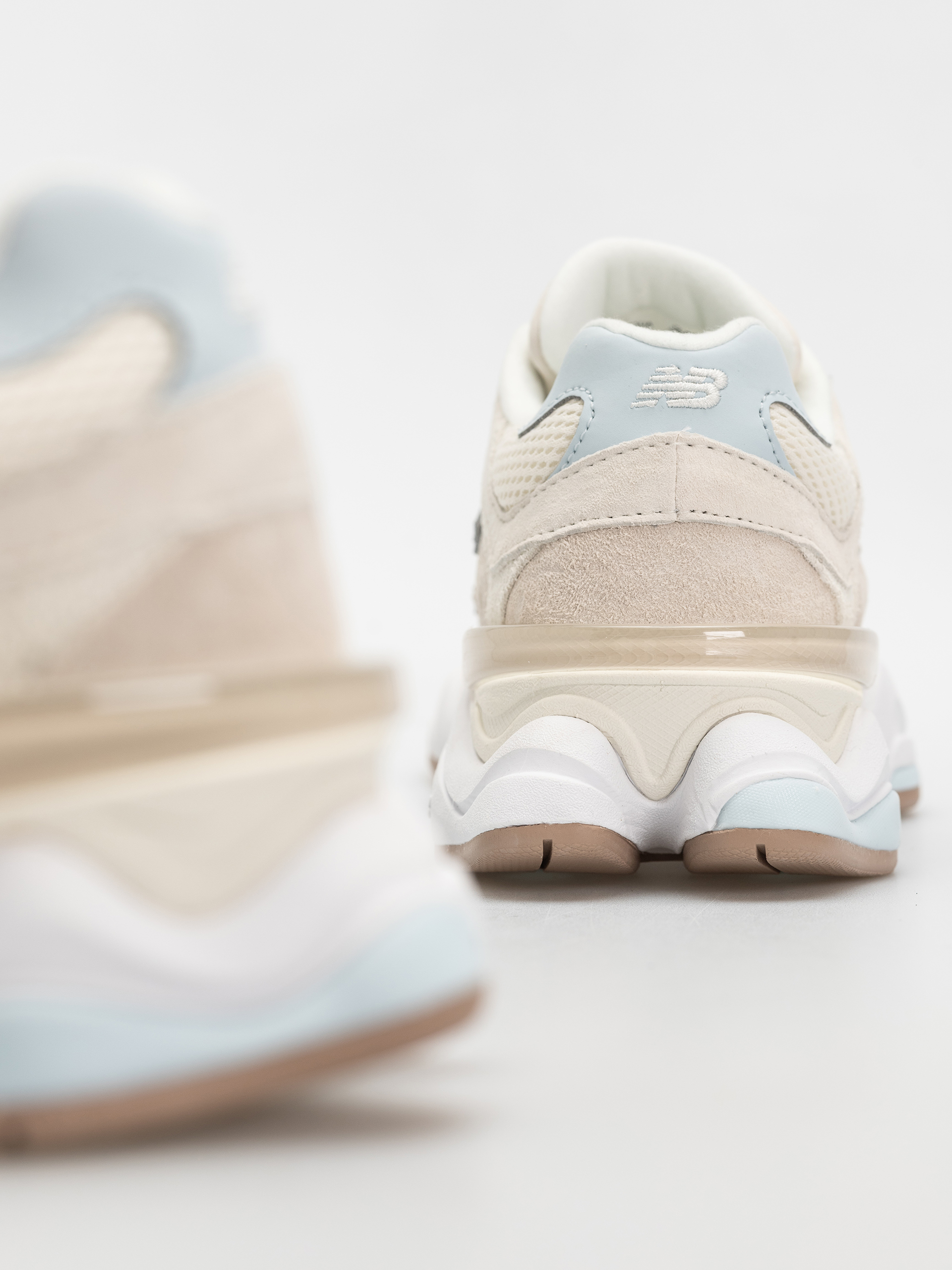Обувки New Balance 9060 (bisque)