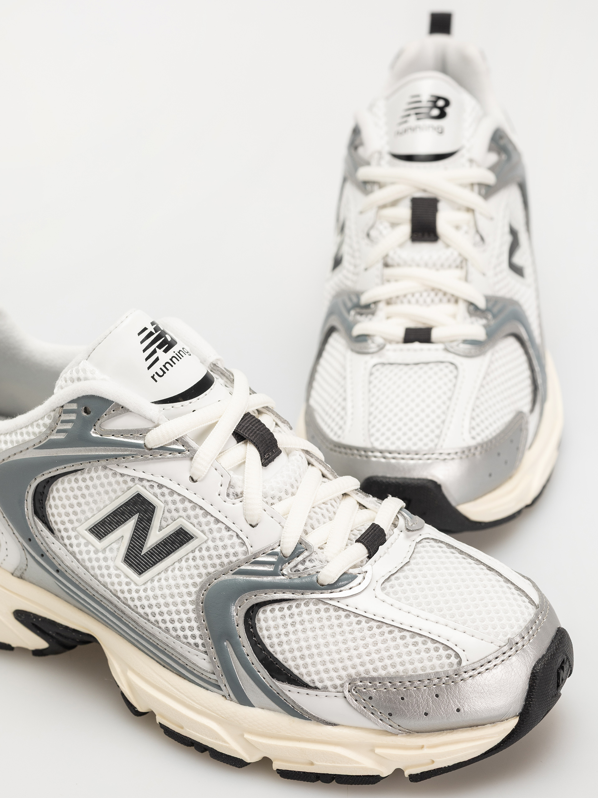 Обувки New Balance 530 (silver metallic)