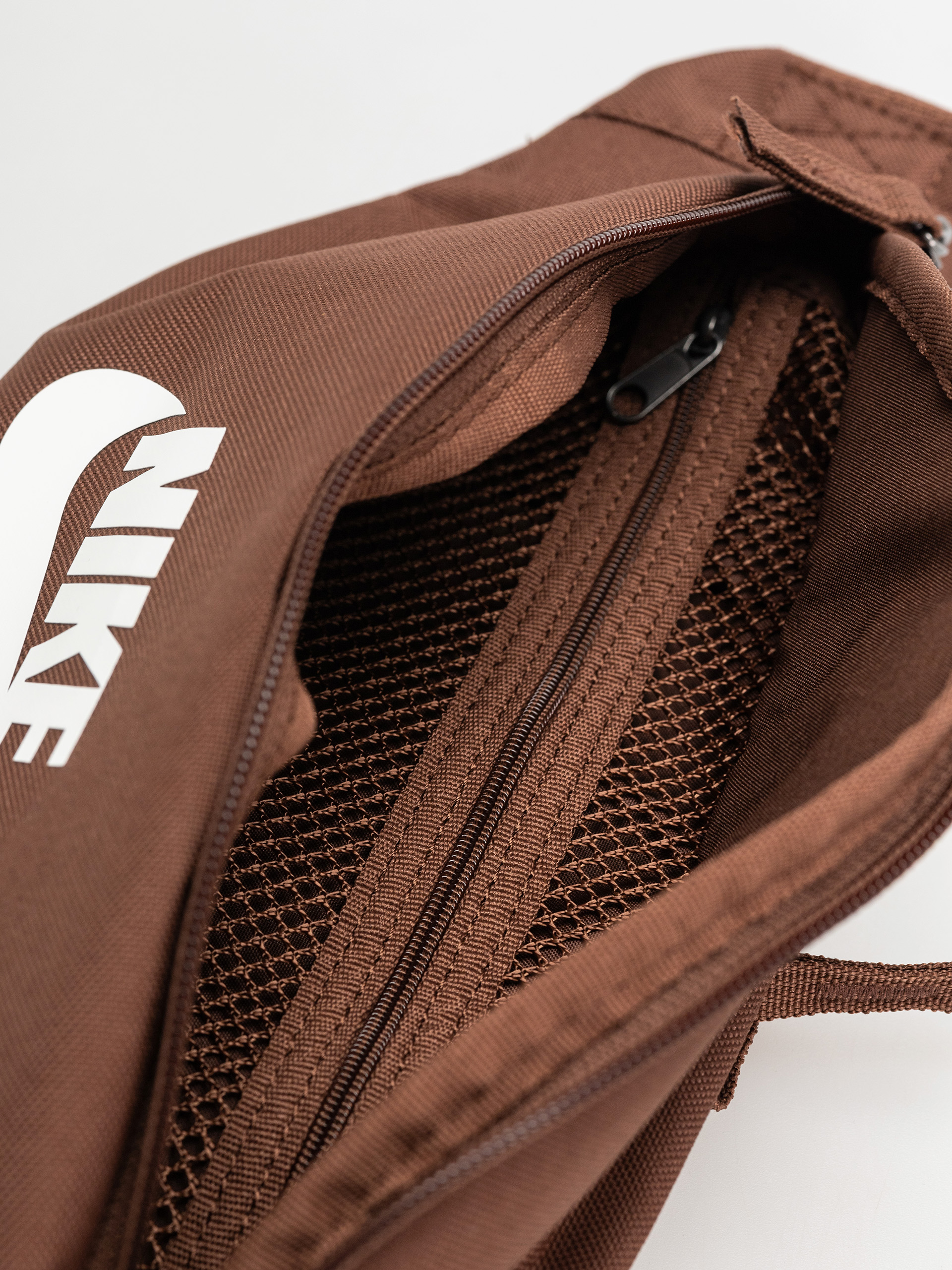Чантичка за кръст Nike SB Heritage Waist (fauna brown/fauna brown/summit white)