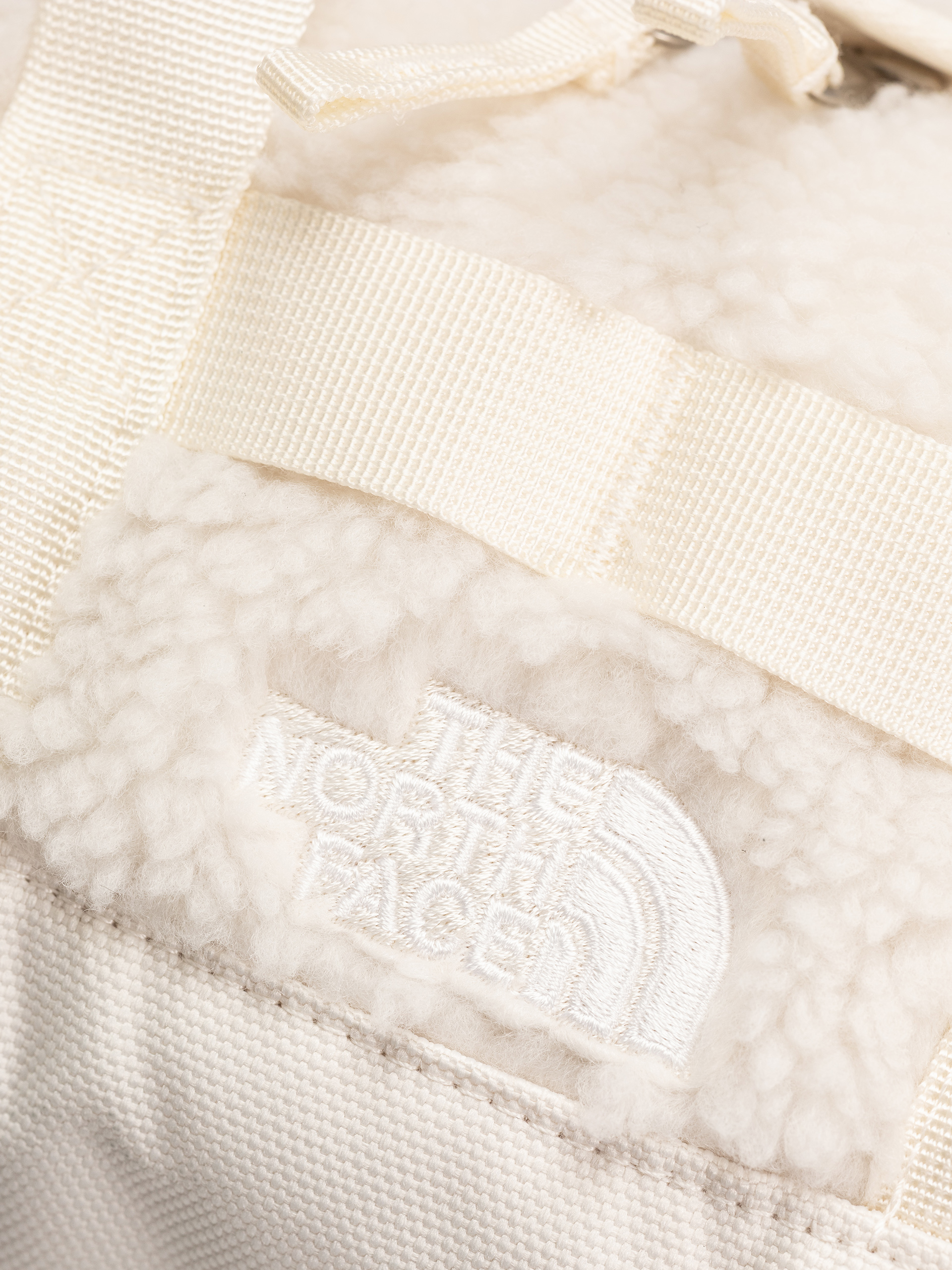 Дамска чанта The North Face Base Camp High Pile Mini Bag (white dune/tnf white)