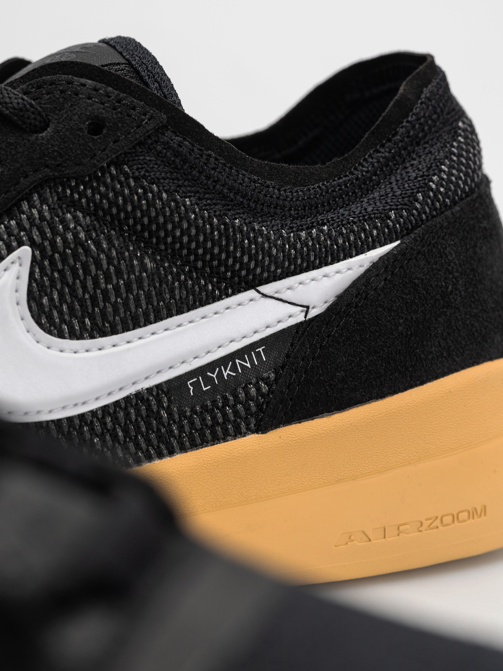 Обувки Nike SB Ps8 (black/white anthracite gum yellow)
