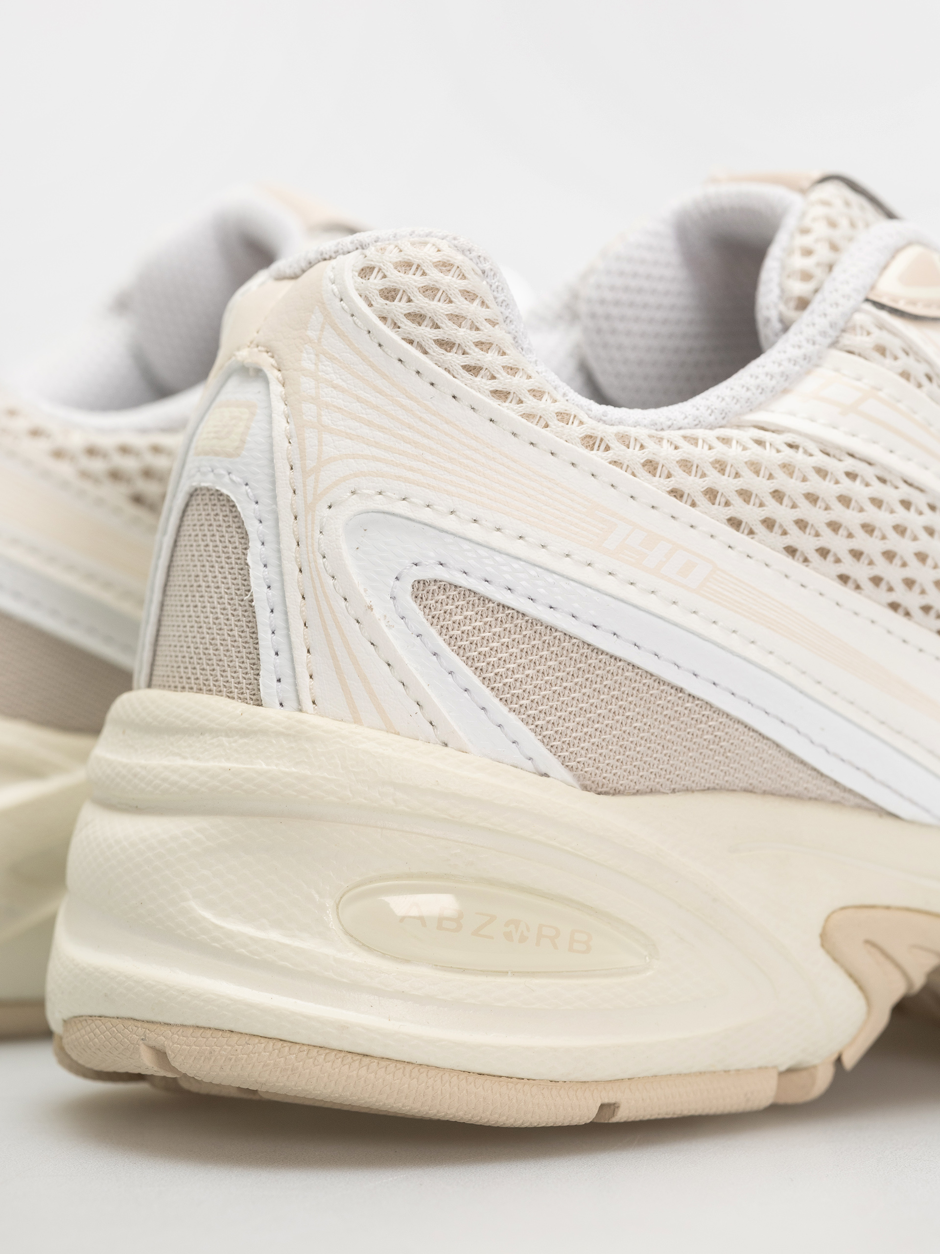 Обувки New Balance 740 JR (sea salt)