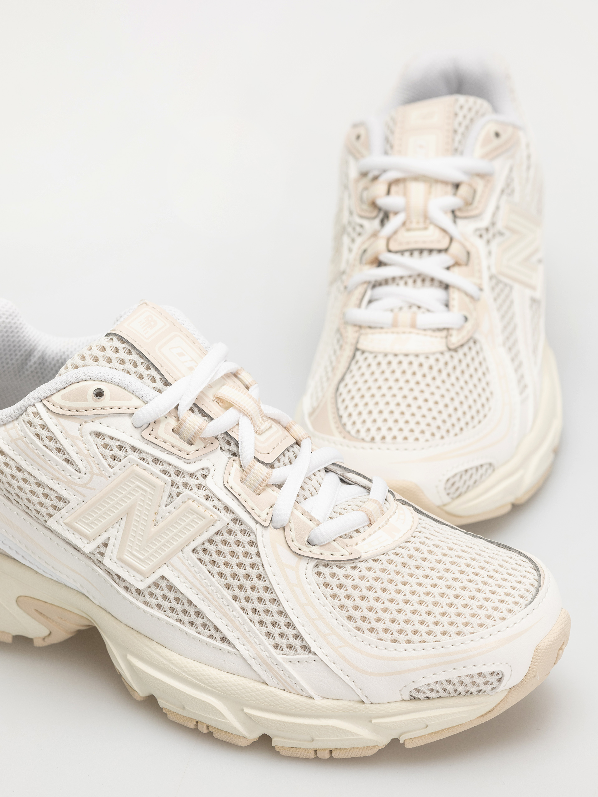 Обувки New Balance 740 JR (sea salt)