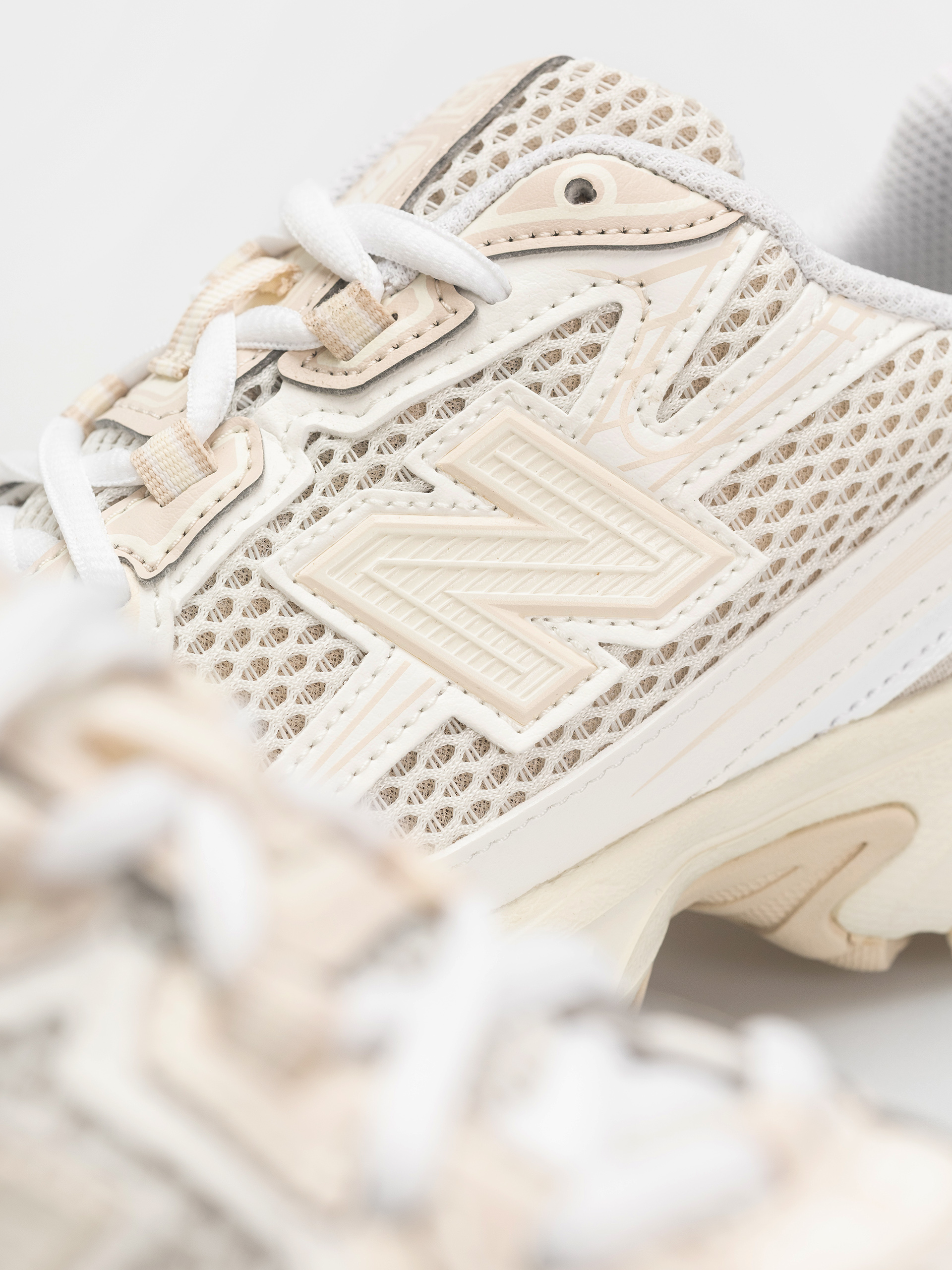 Обувки New Balance 740 JR (sea salt)