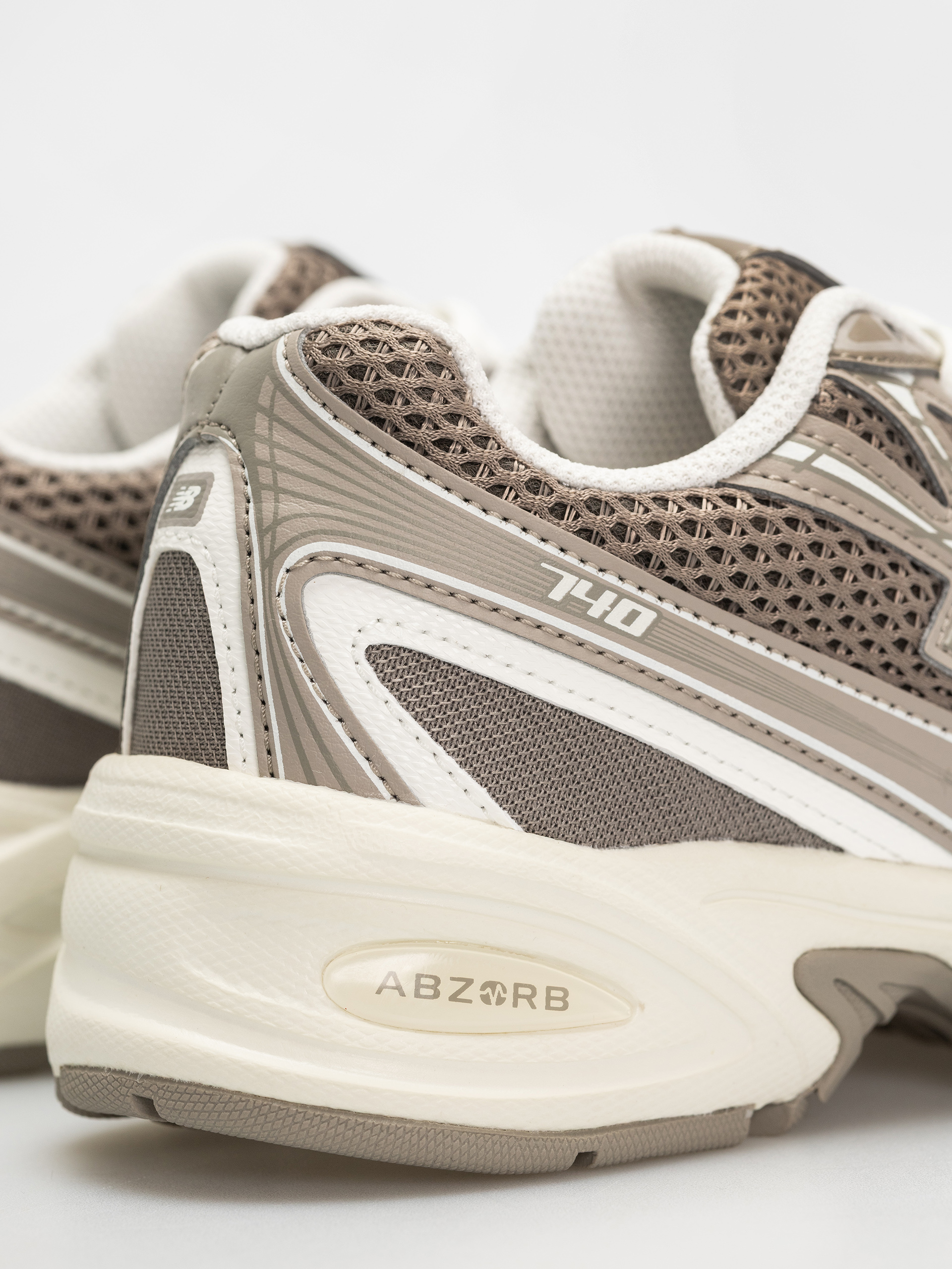 Обувки New Balance 740 JR (arid stone)