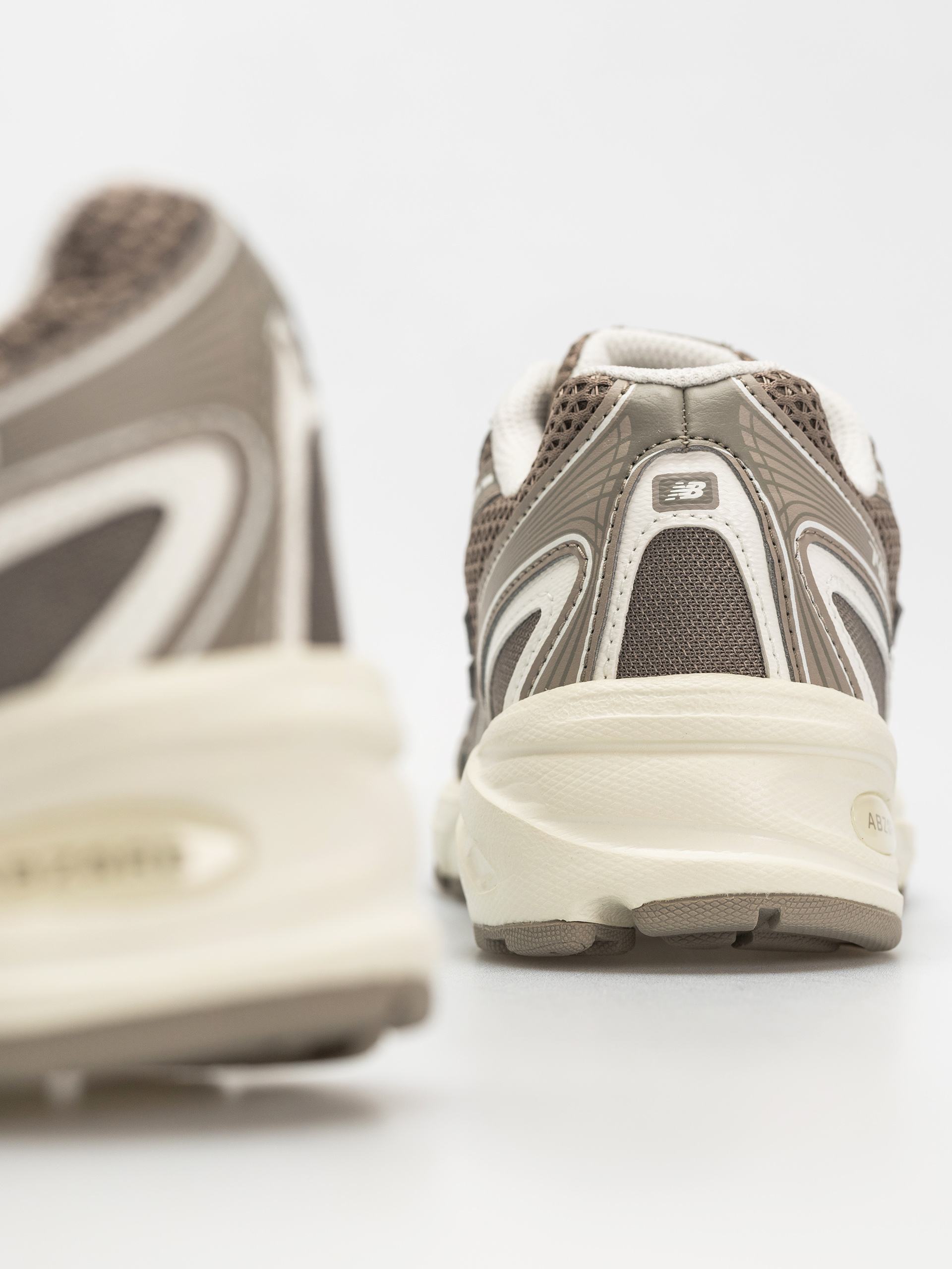 Обувки New Balance 740 JR (arid stone)