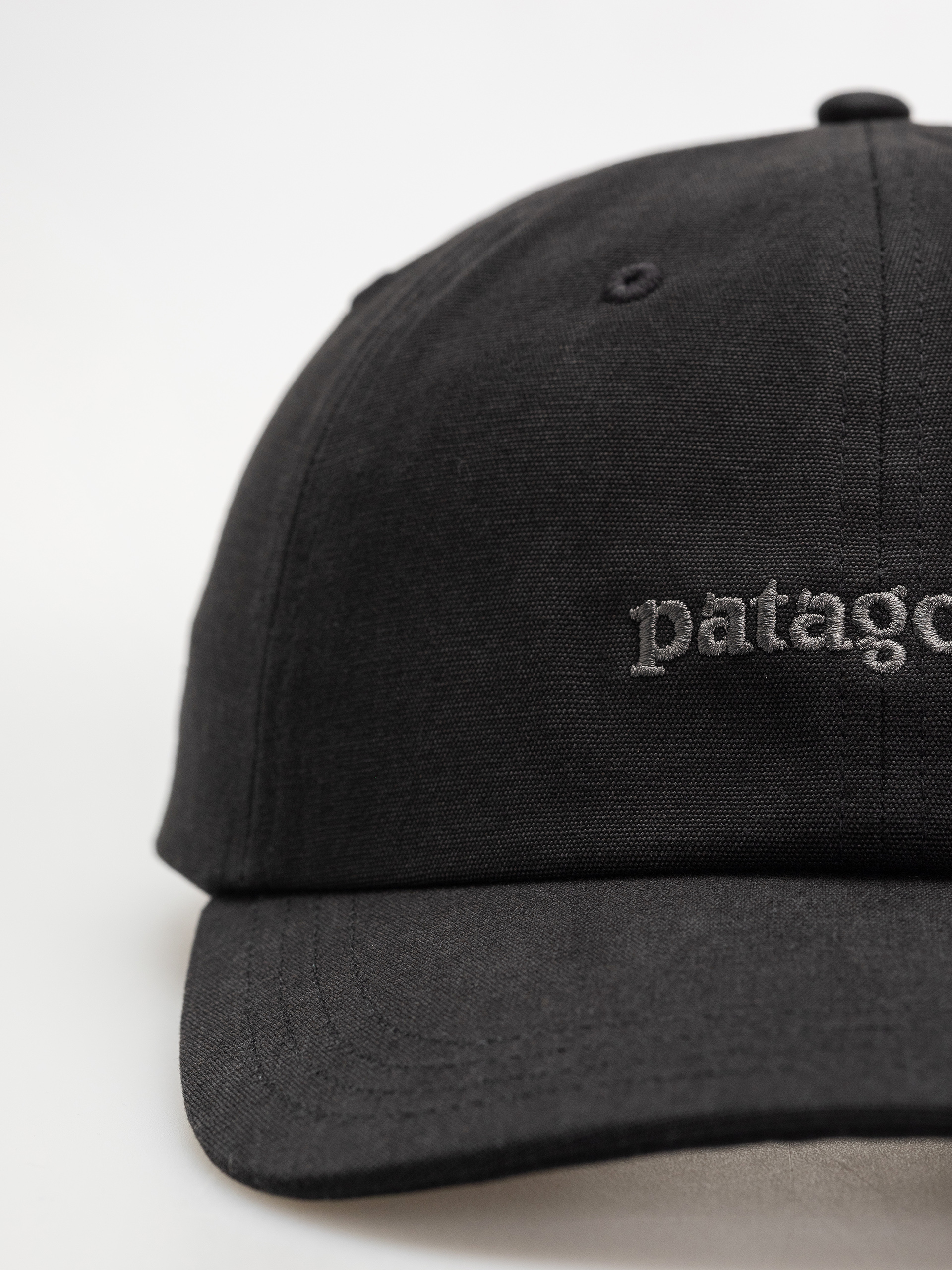 Шапка с козирка Patagonia Fitz Roy Icon Trad (text logo ink black)