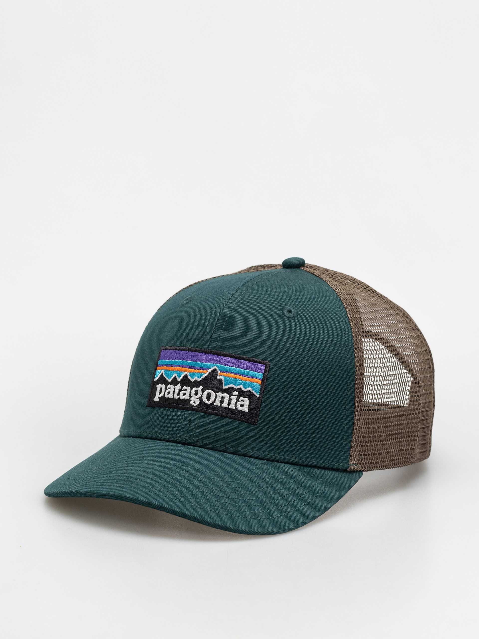 u0428u0430u043fu043au0430 u0441 u043au043eu0437u0438u0440u043au0430 Patagonia P 6 Logo Trucker (cascade green)