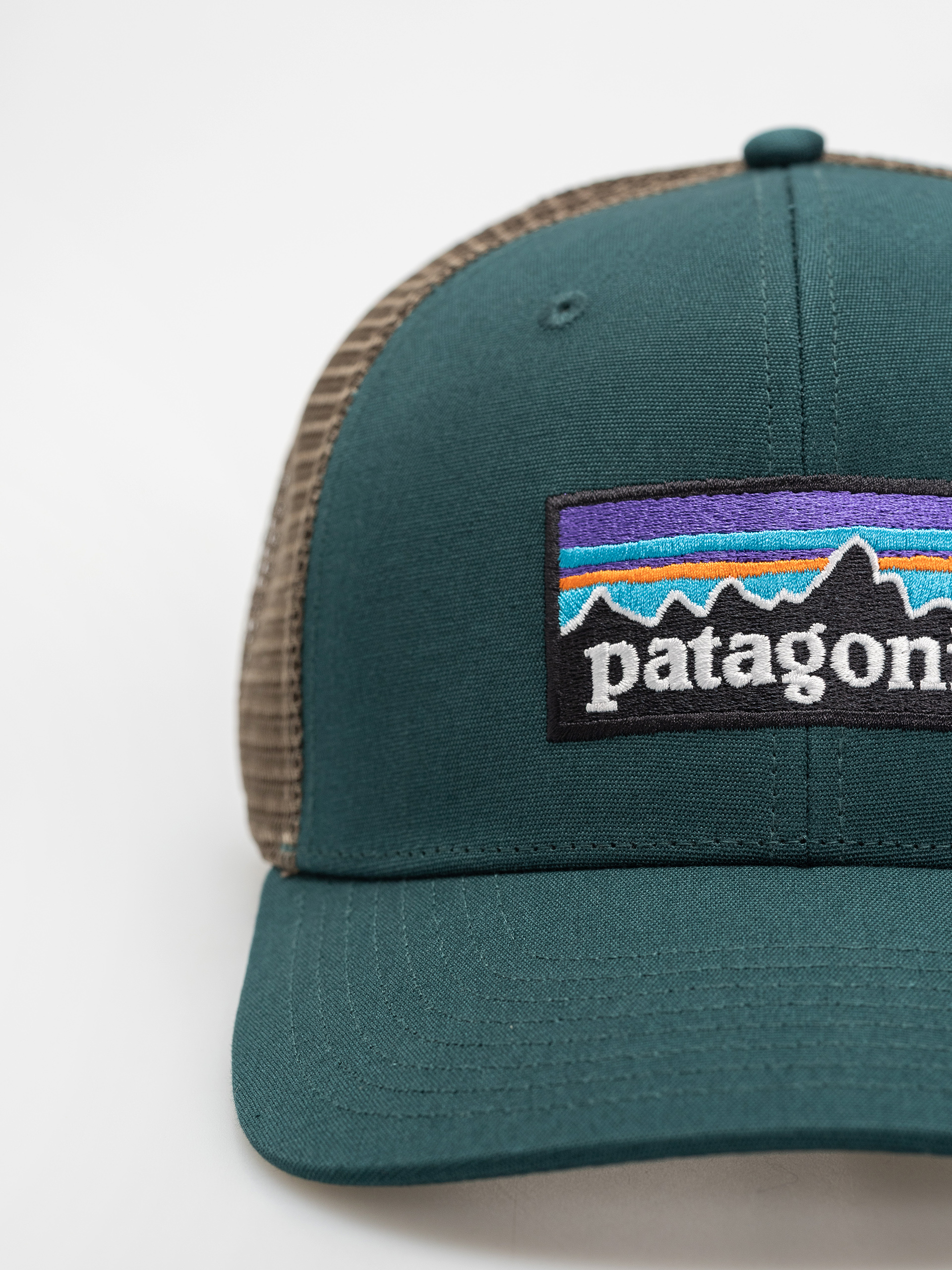 Шапка с козирка Patagonia P 6 Logo Trucker (cascade green)