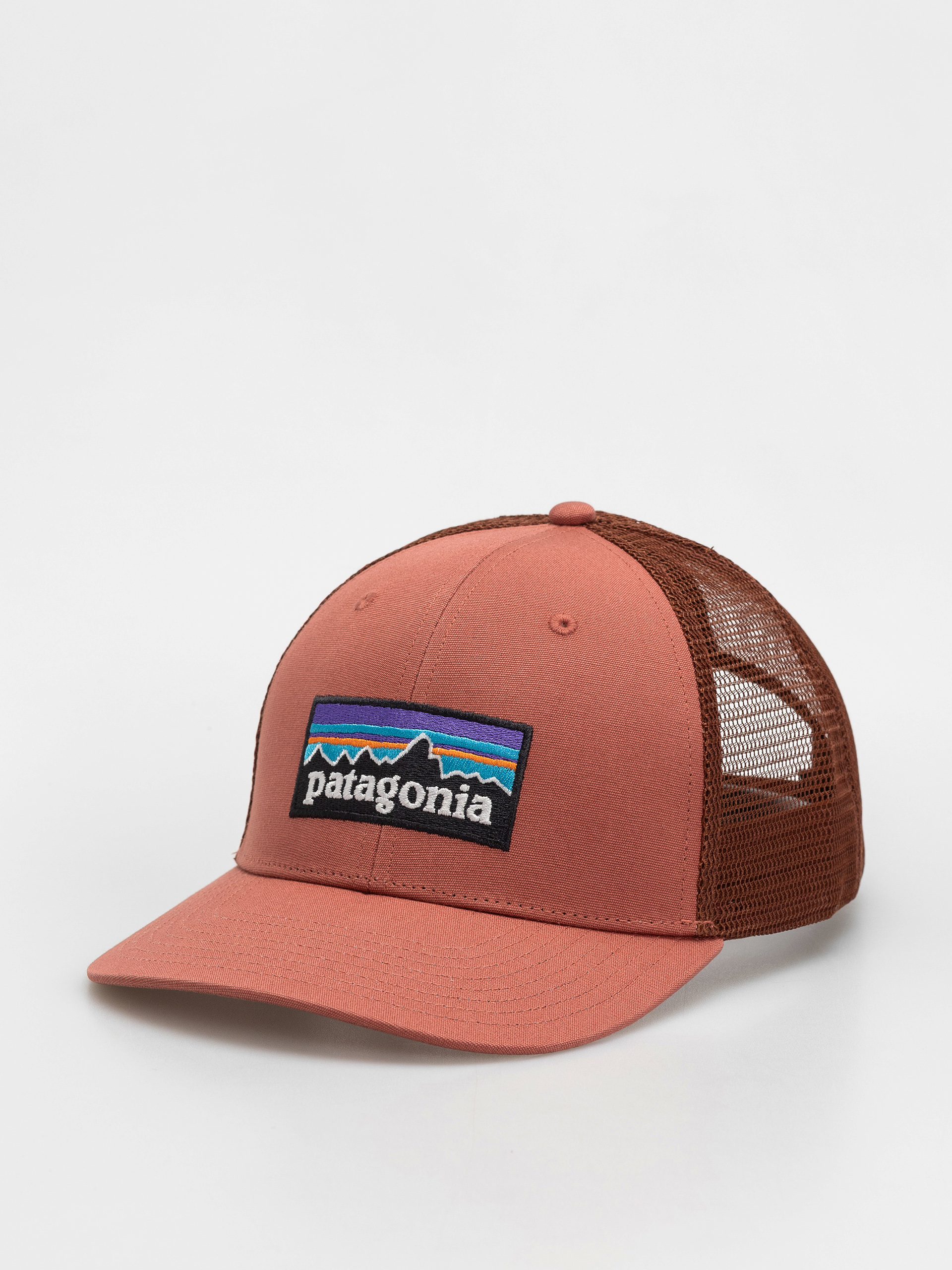 u0428u0430u043fu043au0430 u0441 u043au043eu0437u0438u0440u043au0430 Patagonia P 6 Logo Trucker (potters red)