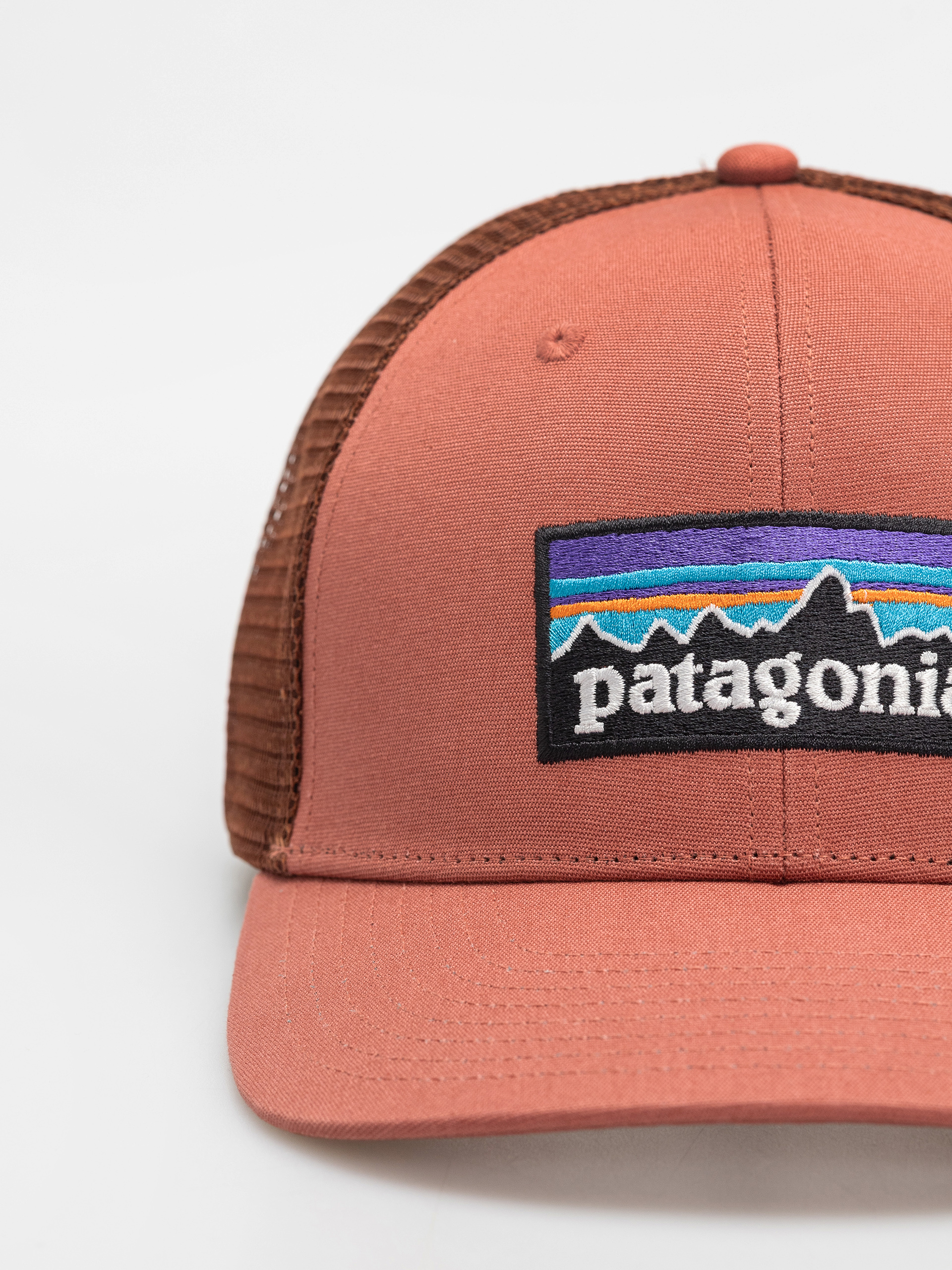 Шапка с козирка Patagonia P 6 Logo Trucker (potters red)