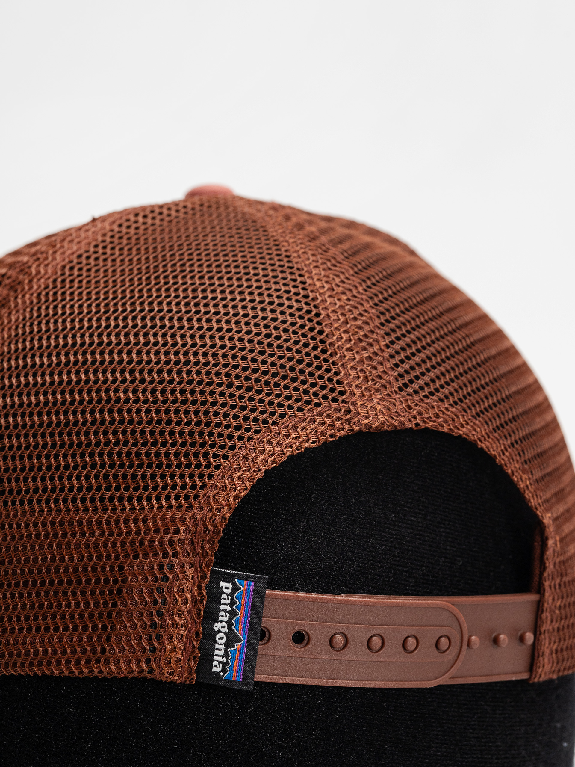 Шапка с козирка Patagonia P 6 Logo Trucker (potters red)