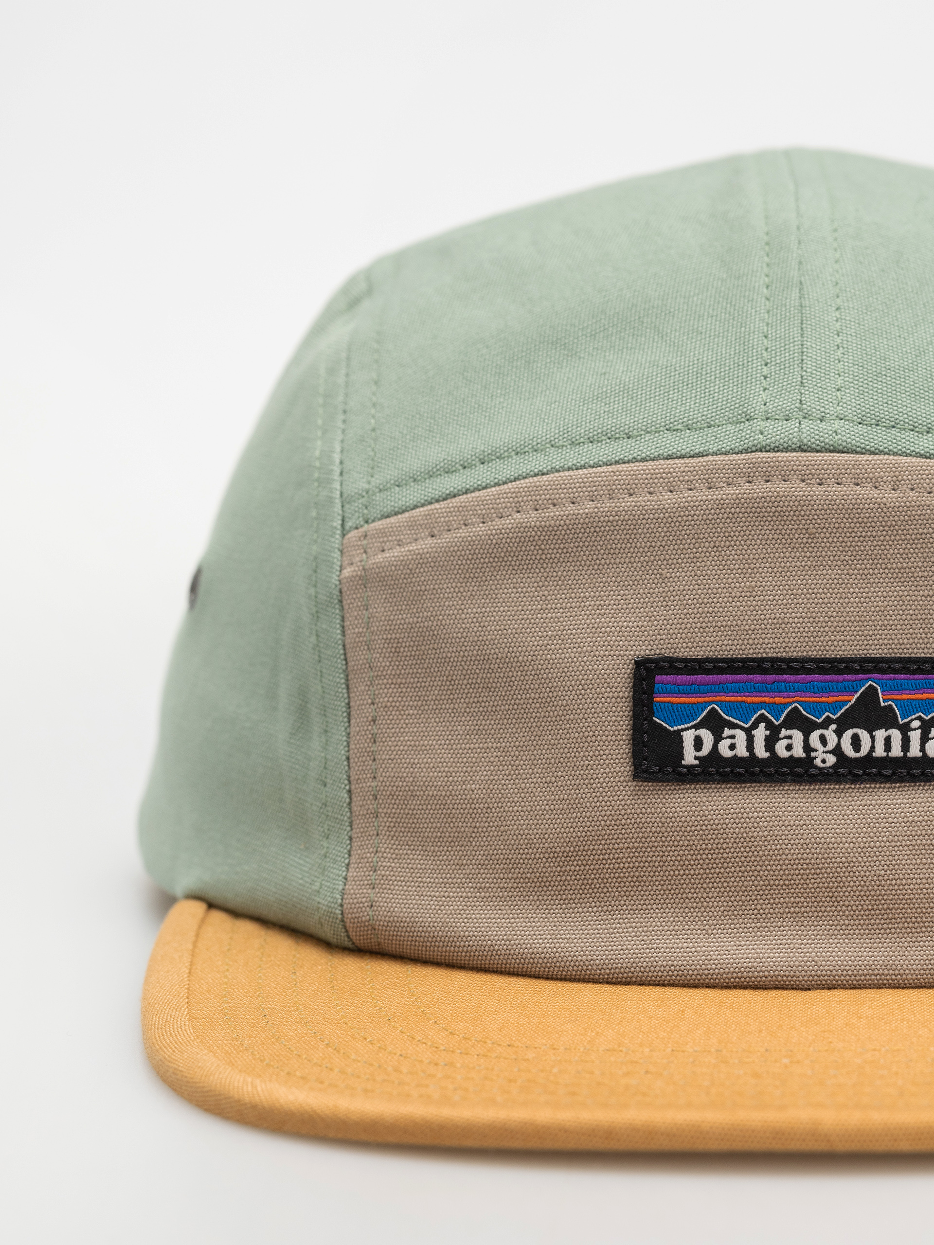 Шапка с козирка Patagonia P 6 Label Maclure (ellwood green)