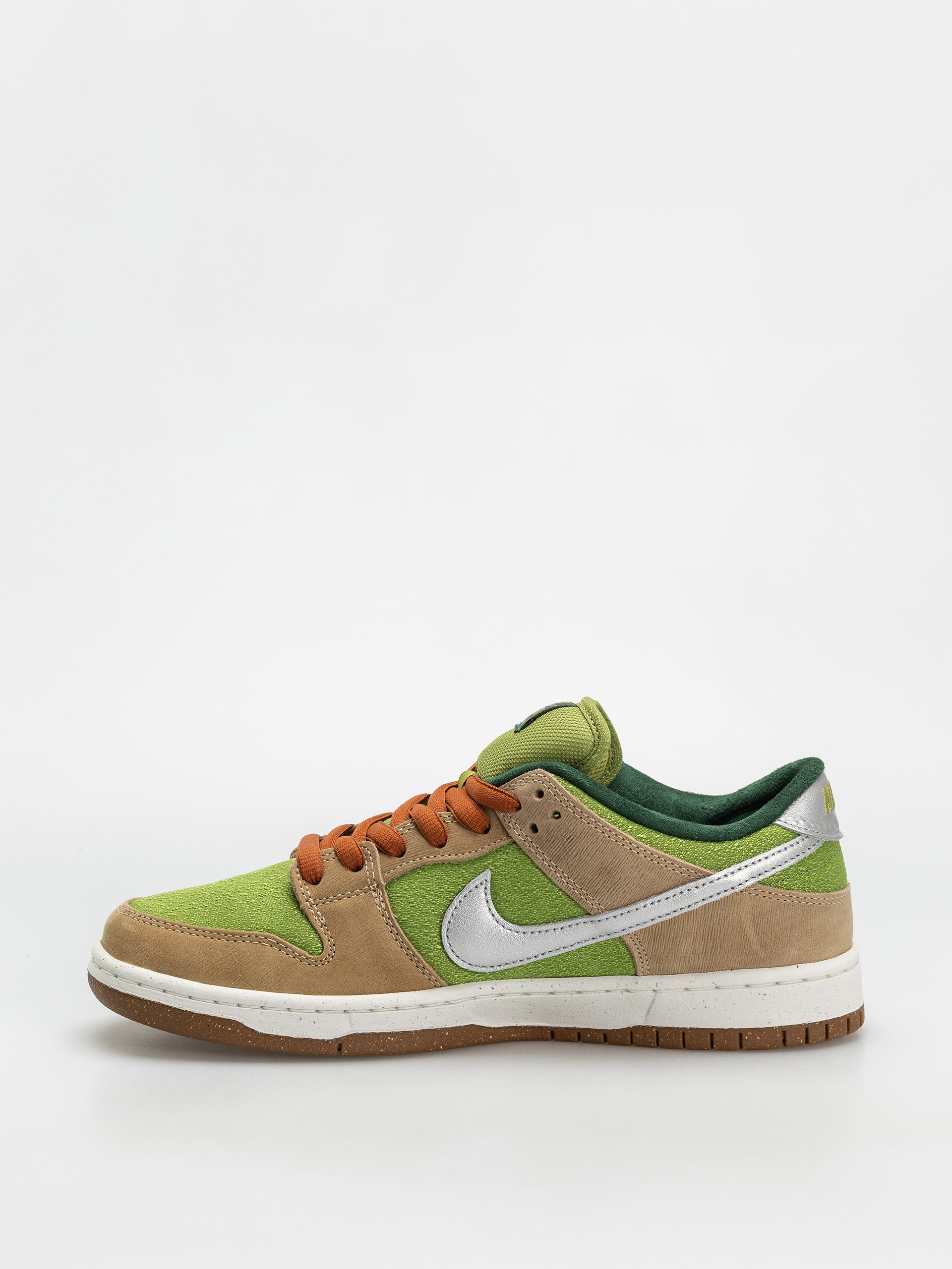 Обувки Nike SB Dunk Low Pro Wc (sesame/metallic silver pear fir)