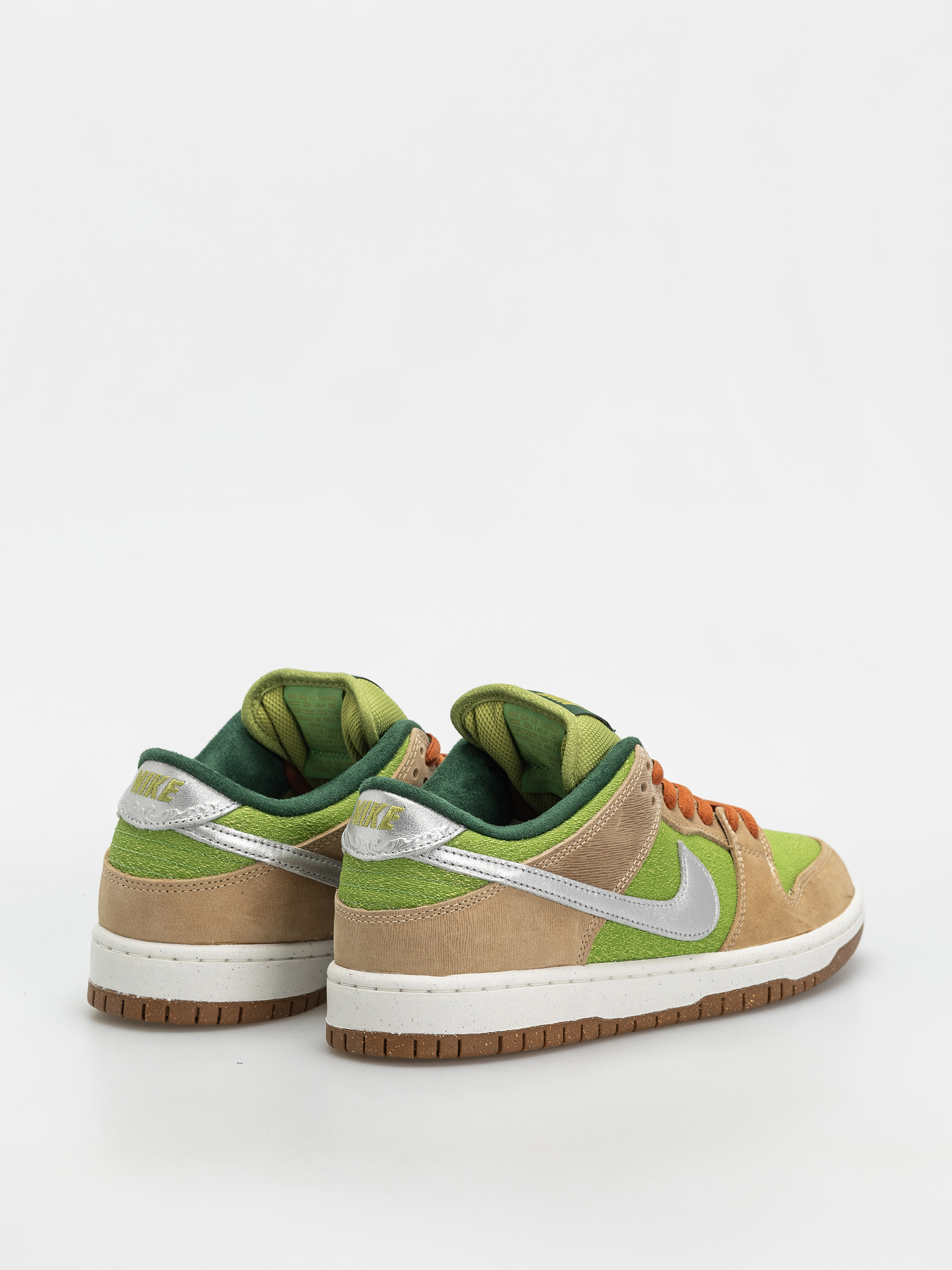 Обувки Nike SB Dunk Low Pro Wc (sesame/metallic silver pear fir)