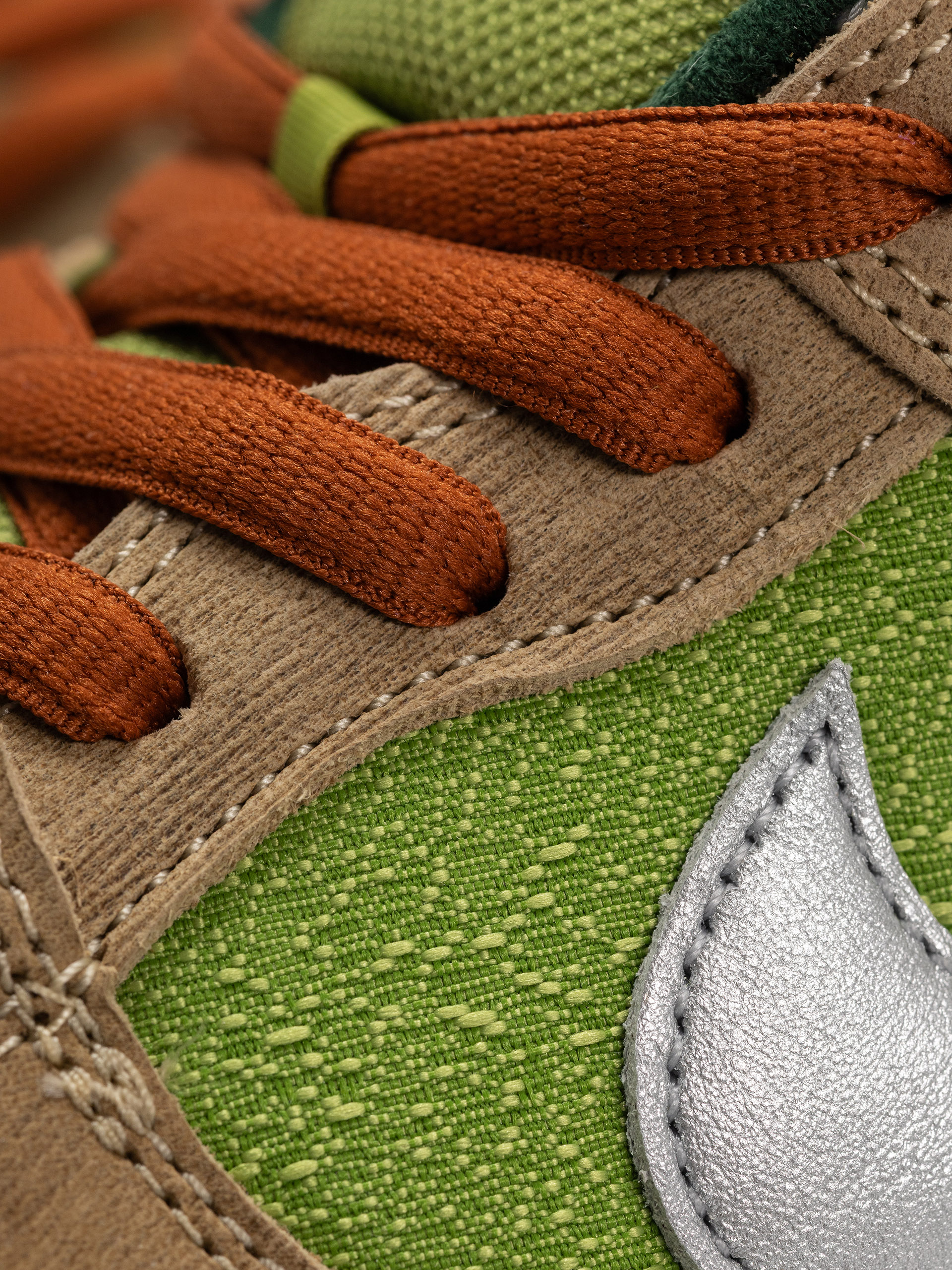 Обувки Nike SB Dunk Low Pro Wc (sesame/metallic silver pear fir)