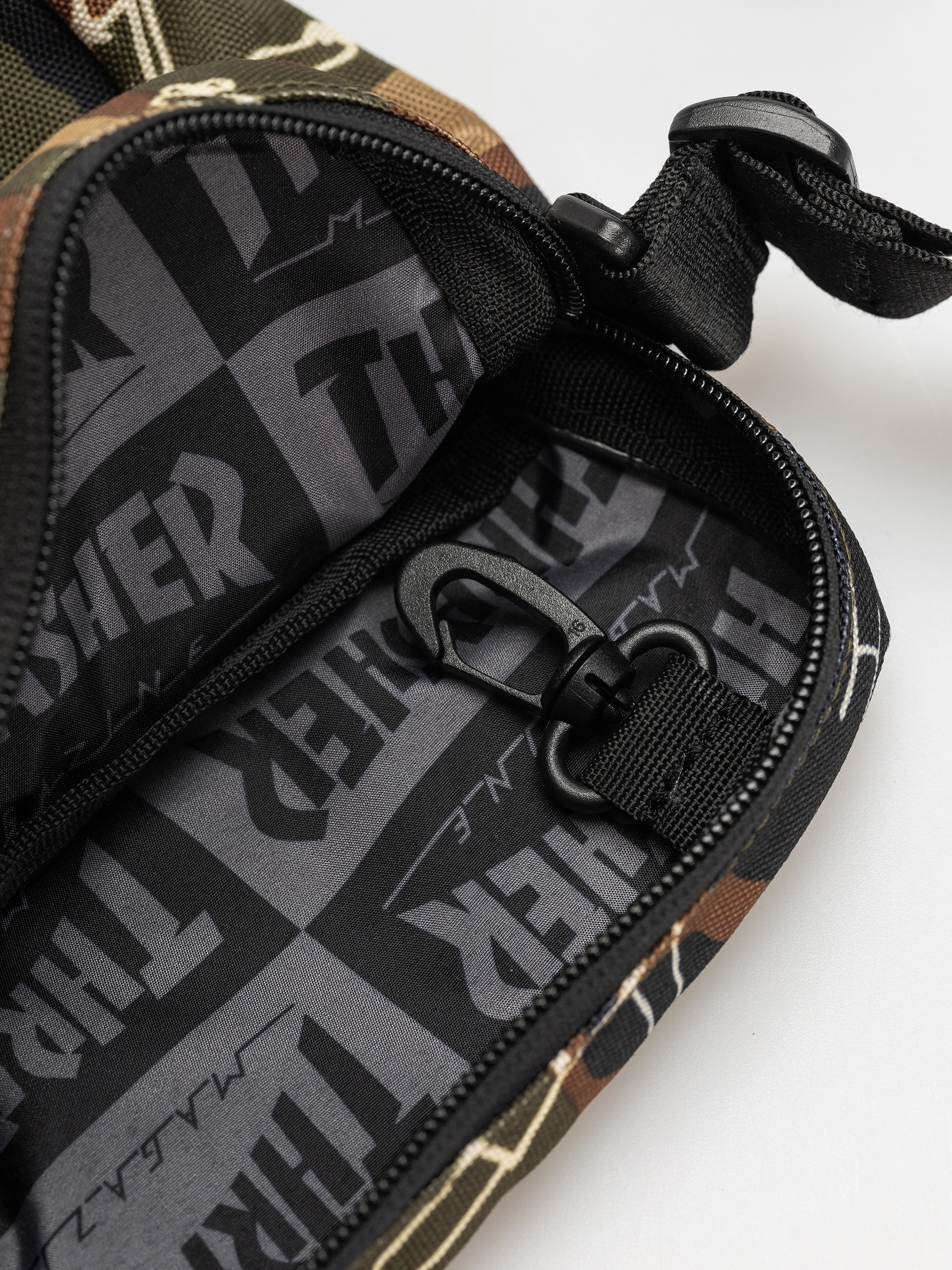 Чанта Herschel Supply Co. X Thrasher Gonz Heritage Crossbody (woodland camo)