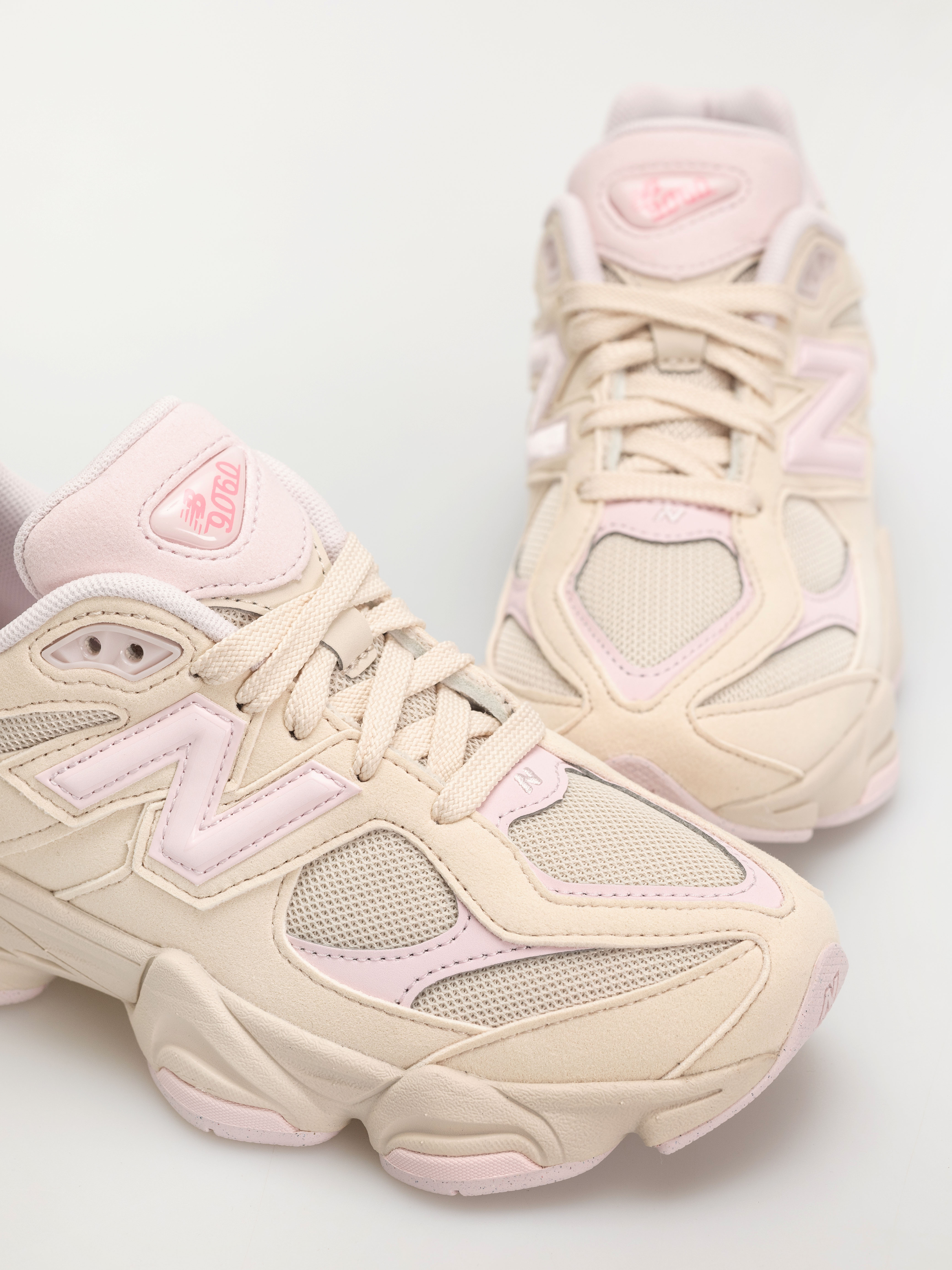 Обувки New Balance 9060 JR (bisque)