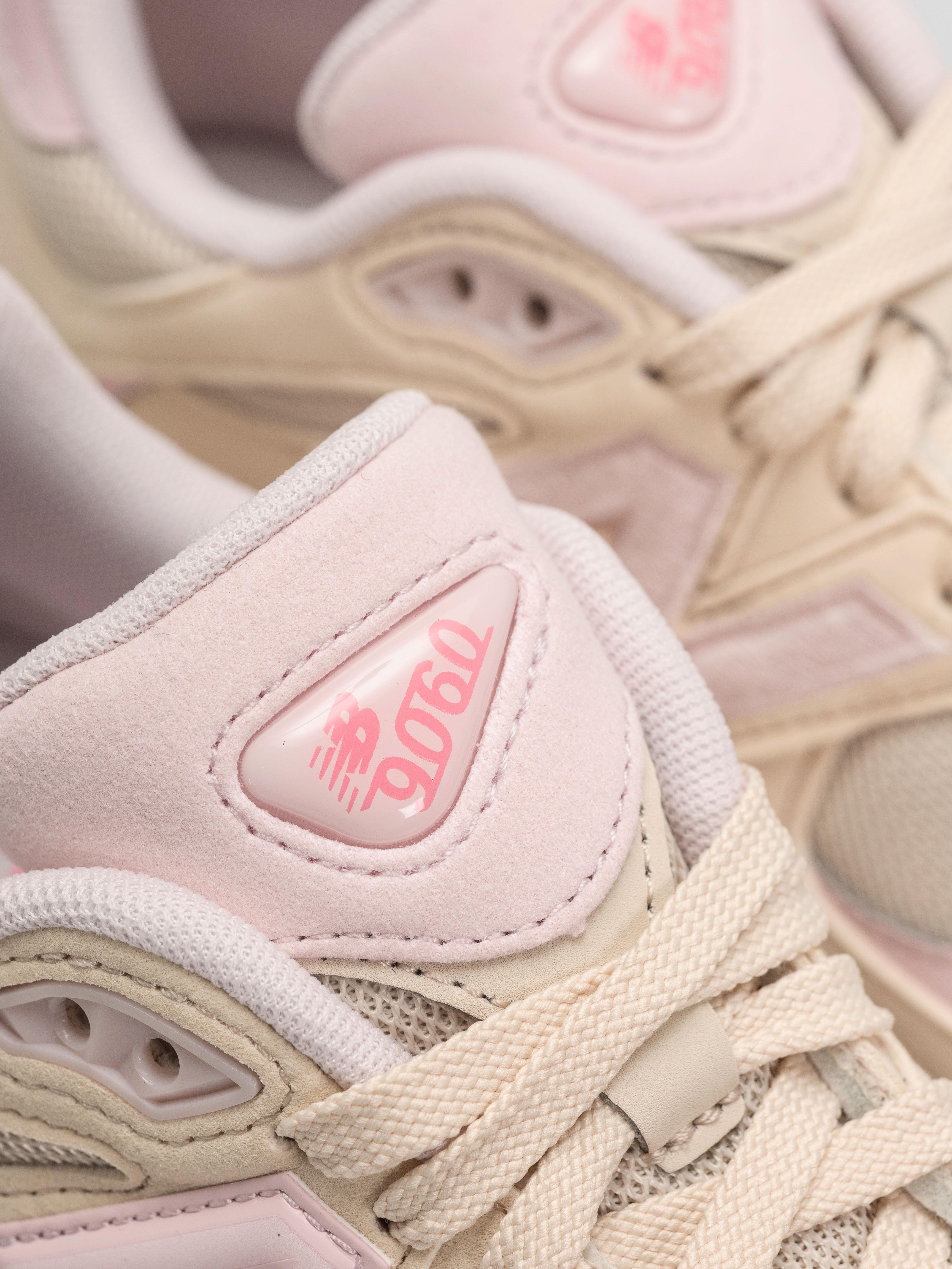 Обувки New Balance 9060 JR (bisque)