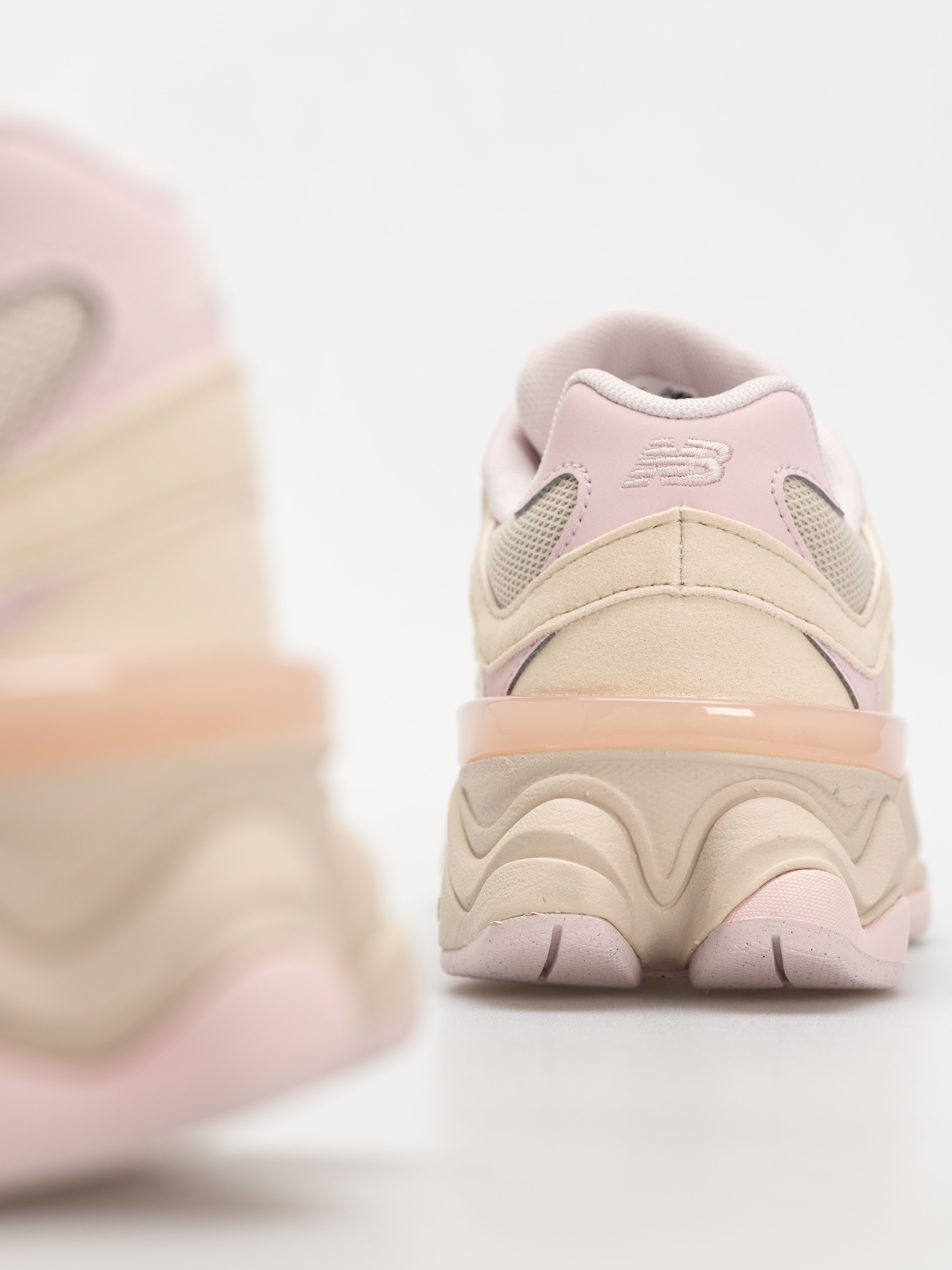 Обувки New Balance 9060 JR (bisque)