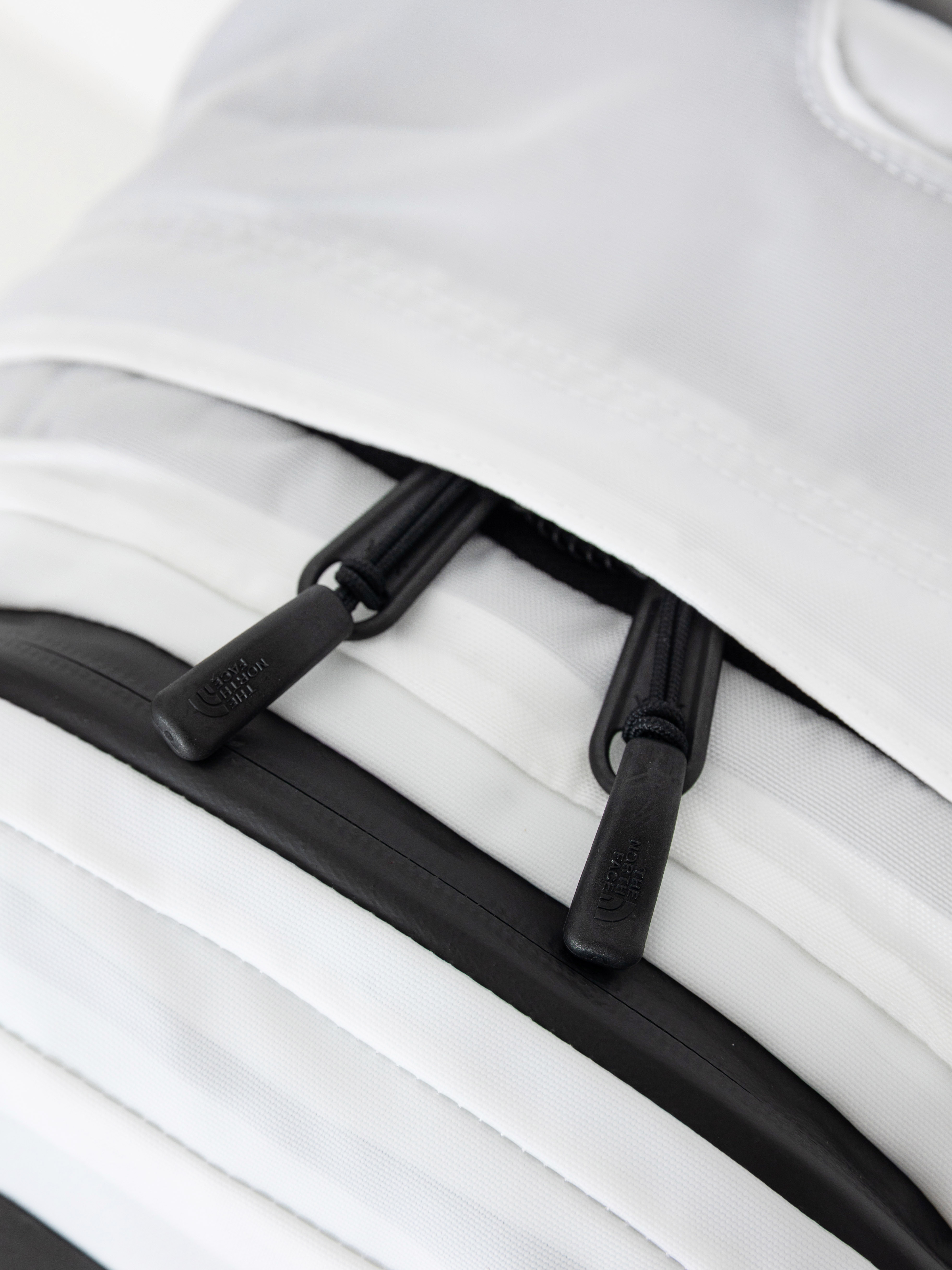 Раница The North Face Hot Shot Base Camp (tnf white)