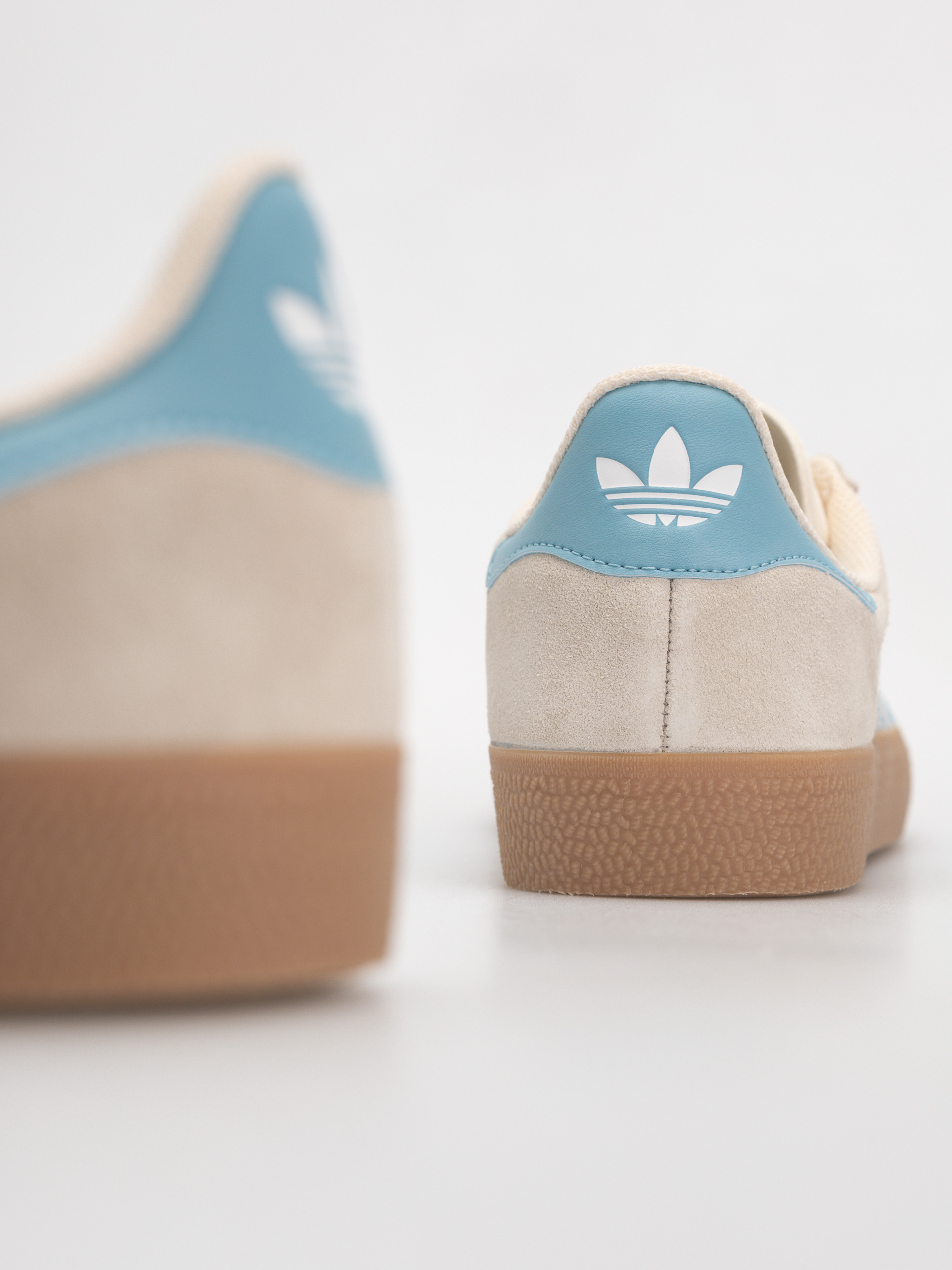 Обувки adidas Gazelle Adv (wonwhi/preblu/gum4)