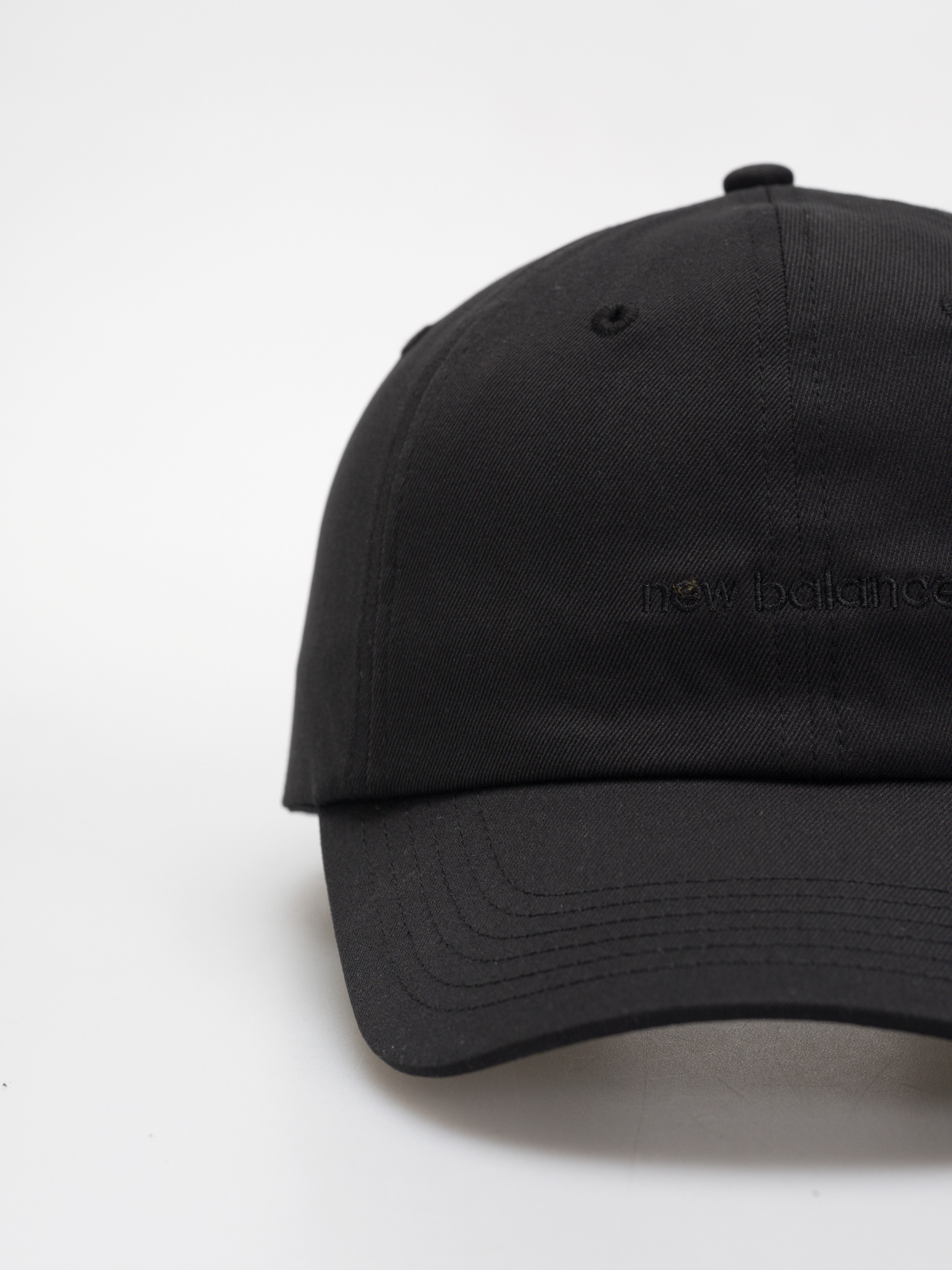 Шапка с козирка New Balance 6 Panel Linear Logo Wmn (black)