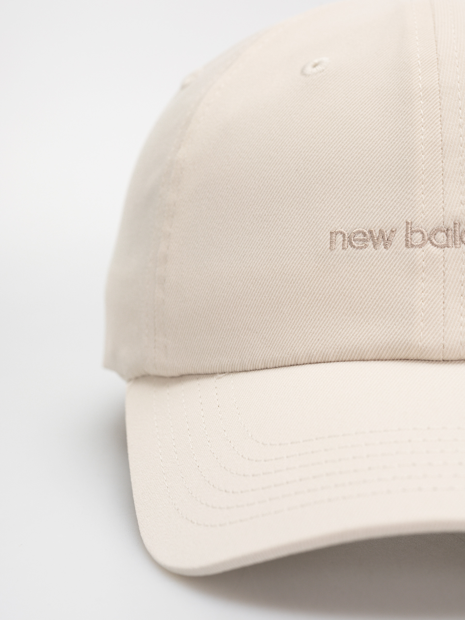 Шапка с козирка New Balance 6 Panel Linear Logo Wmn (beige)