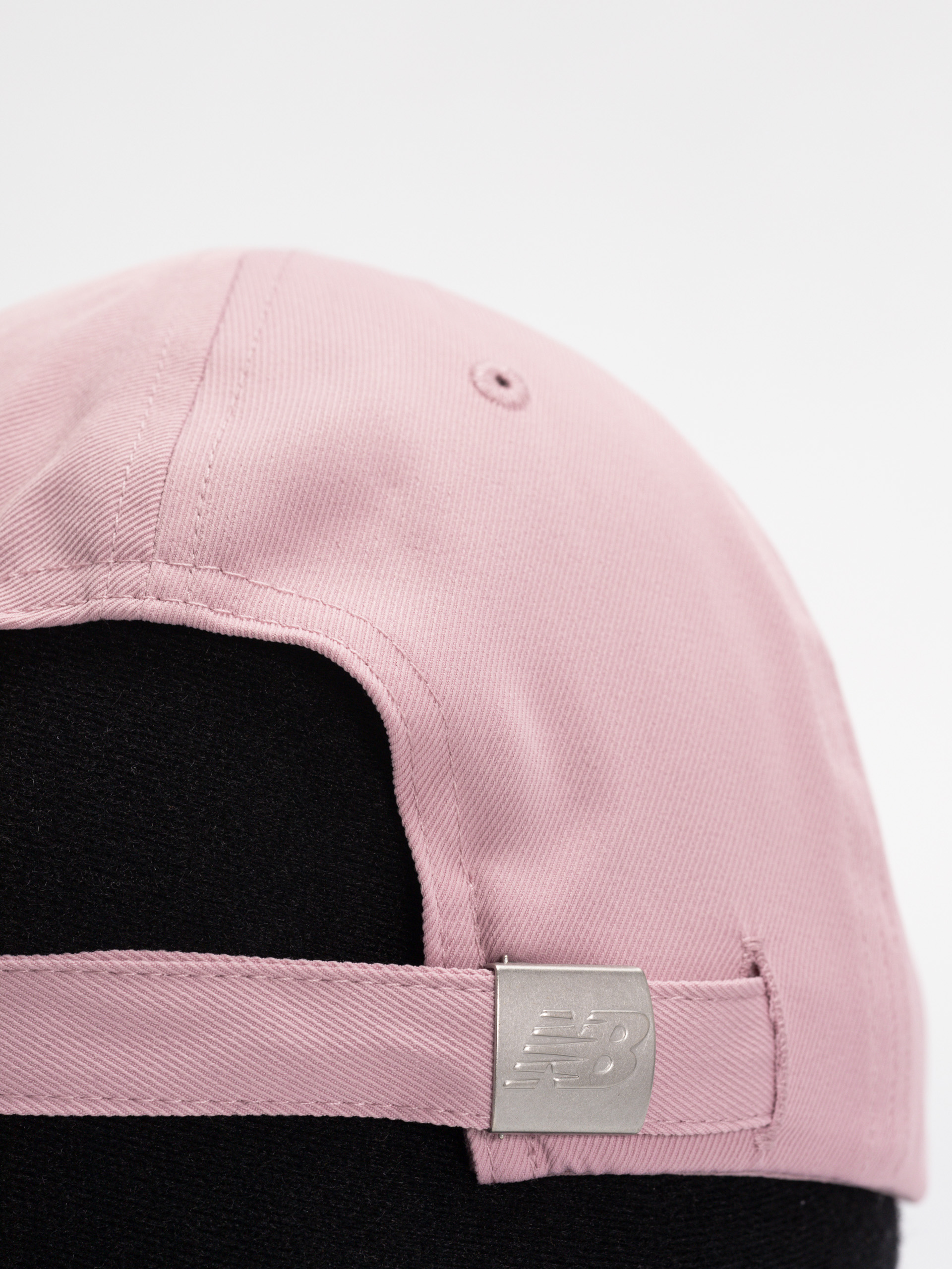 Шапка с козирка New Balance 6 Panel Linear Logo Wmn (pink)
