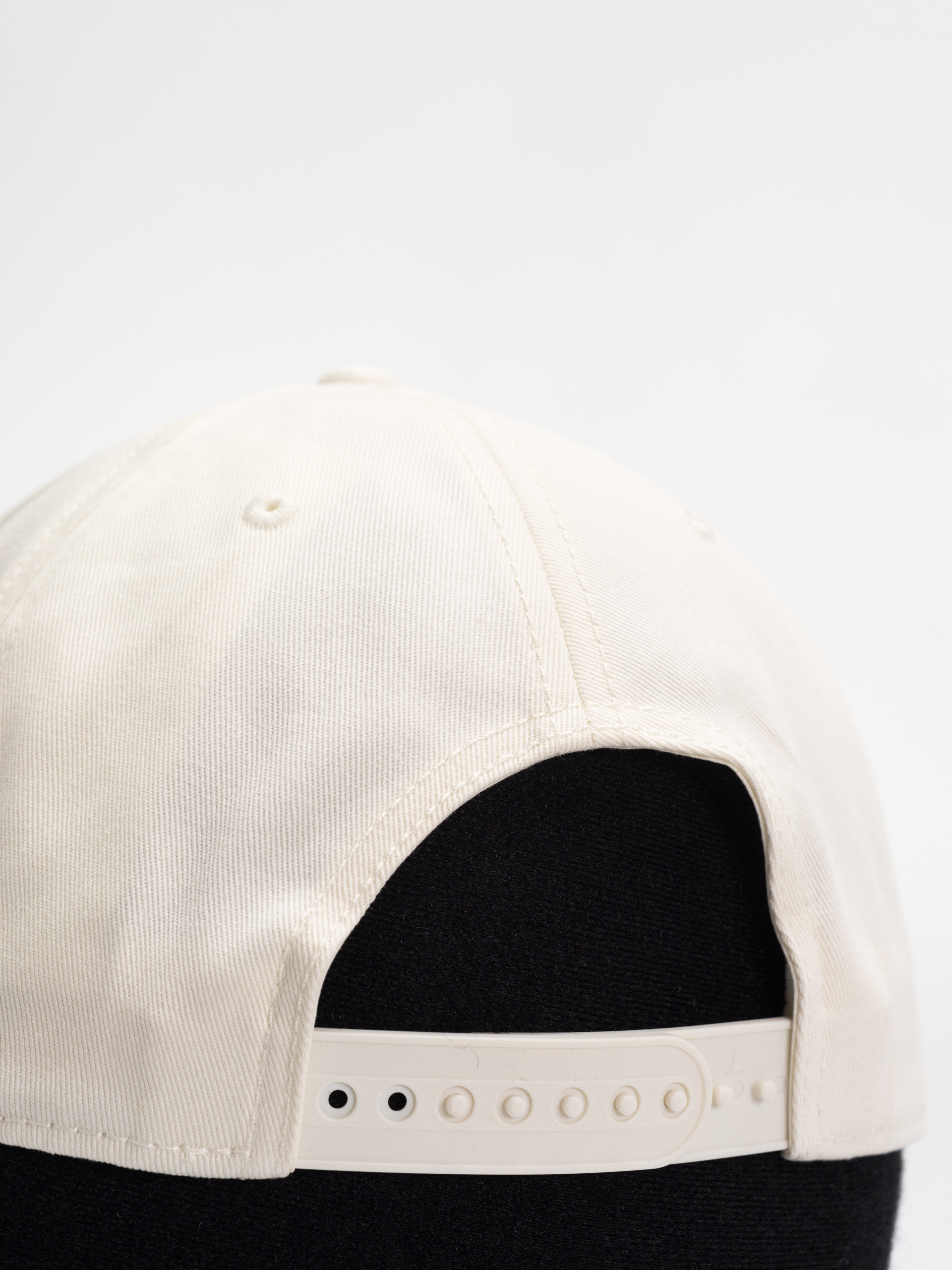 Шапка с козирка New Balance 6 Panel Athletics Structured (white)
