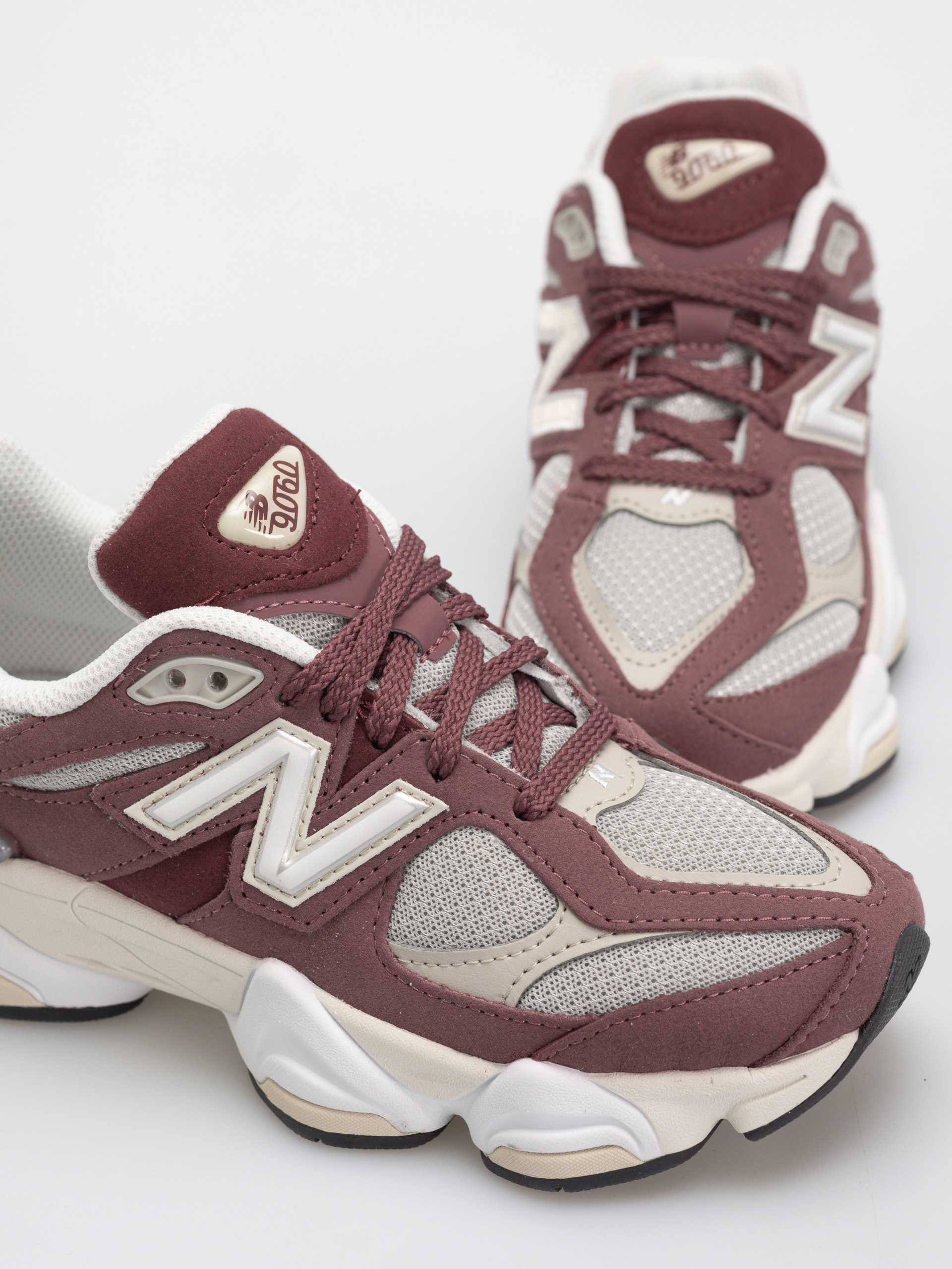 Обувки New Balance 9060 JR (washed burgundy)