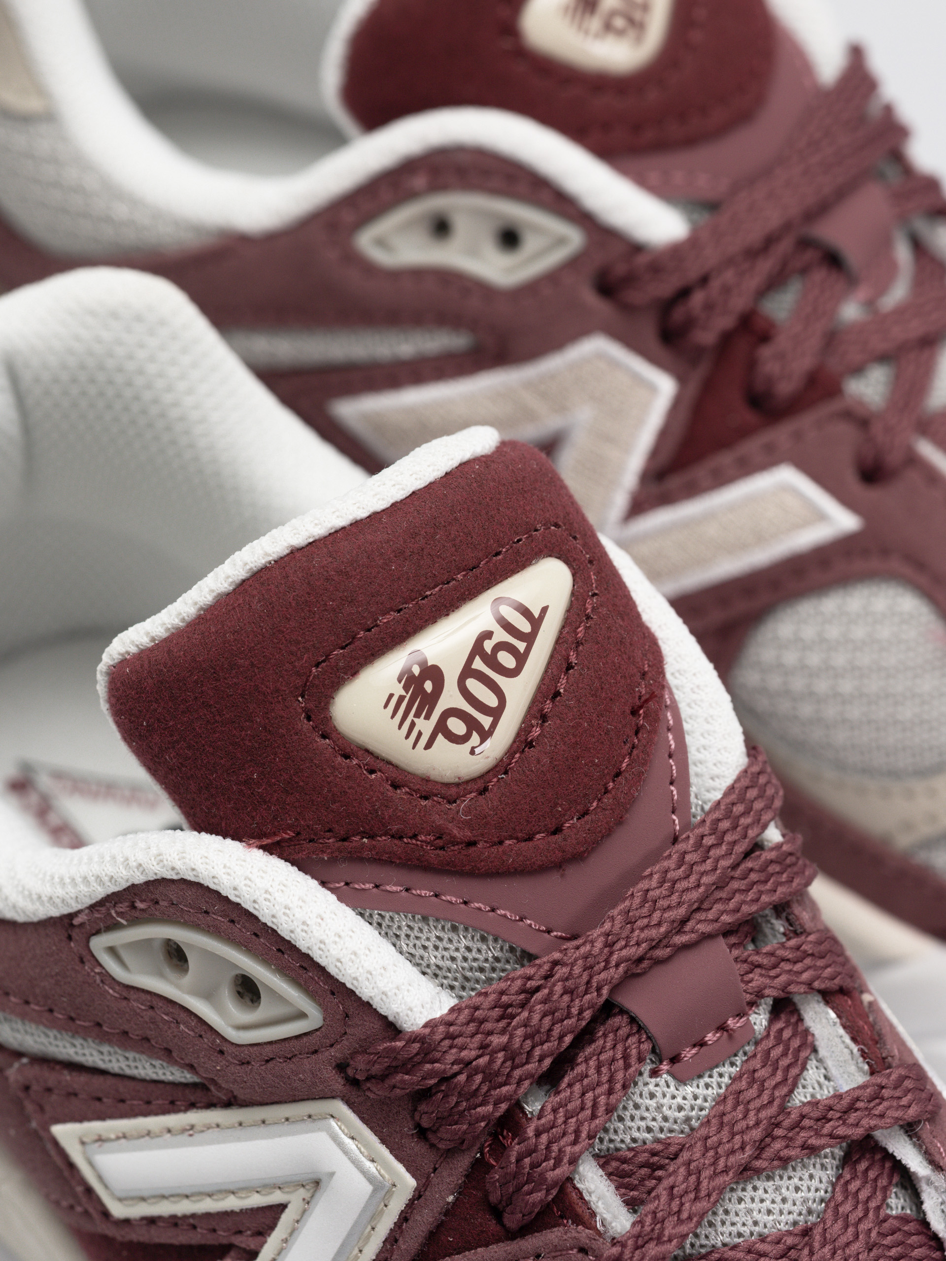 Обувки New Balance 9060 JR (washed burgundy)