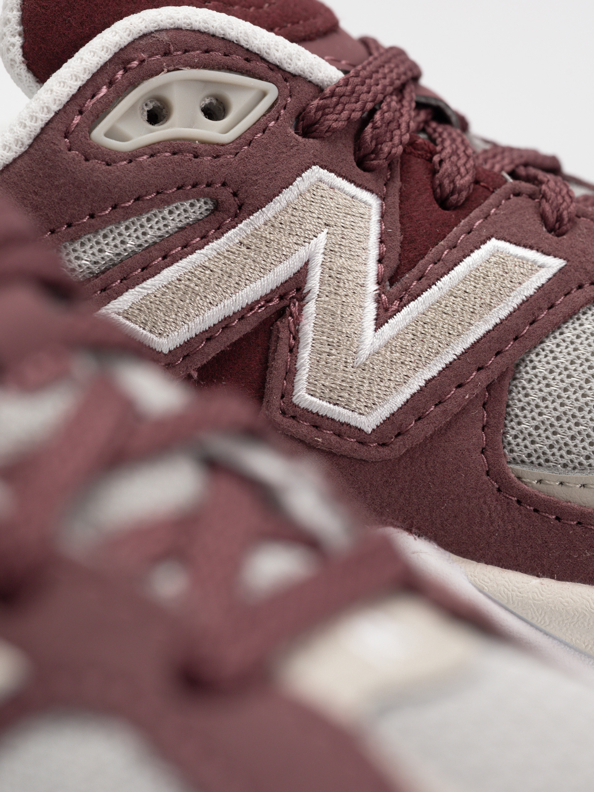 Обувки New Balance 9060 JR (washed burgundy)