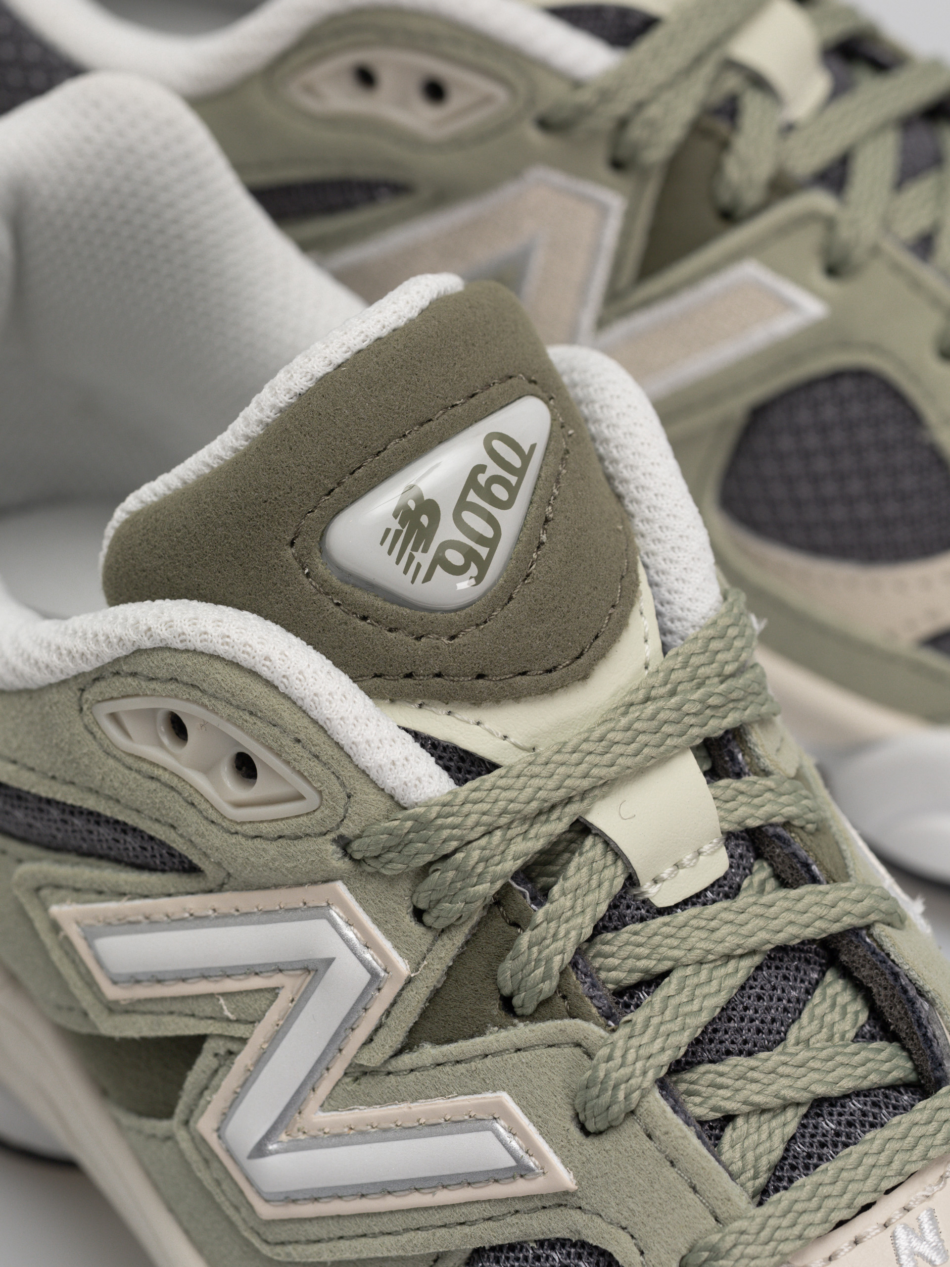Обувки New Balance 9060 JR (garter snake)