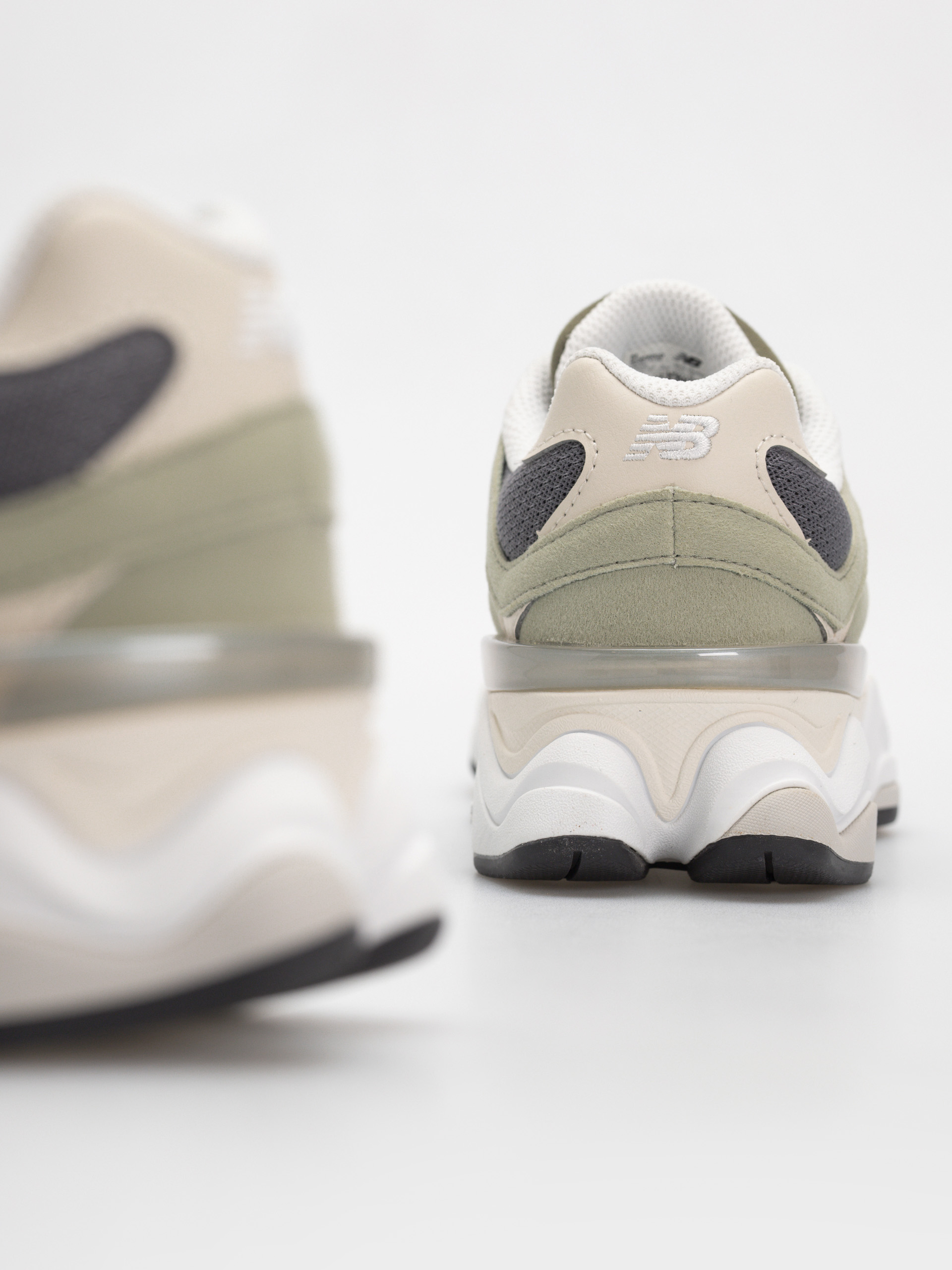 Обувки New Balance 9060 JR (garter snake)