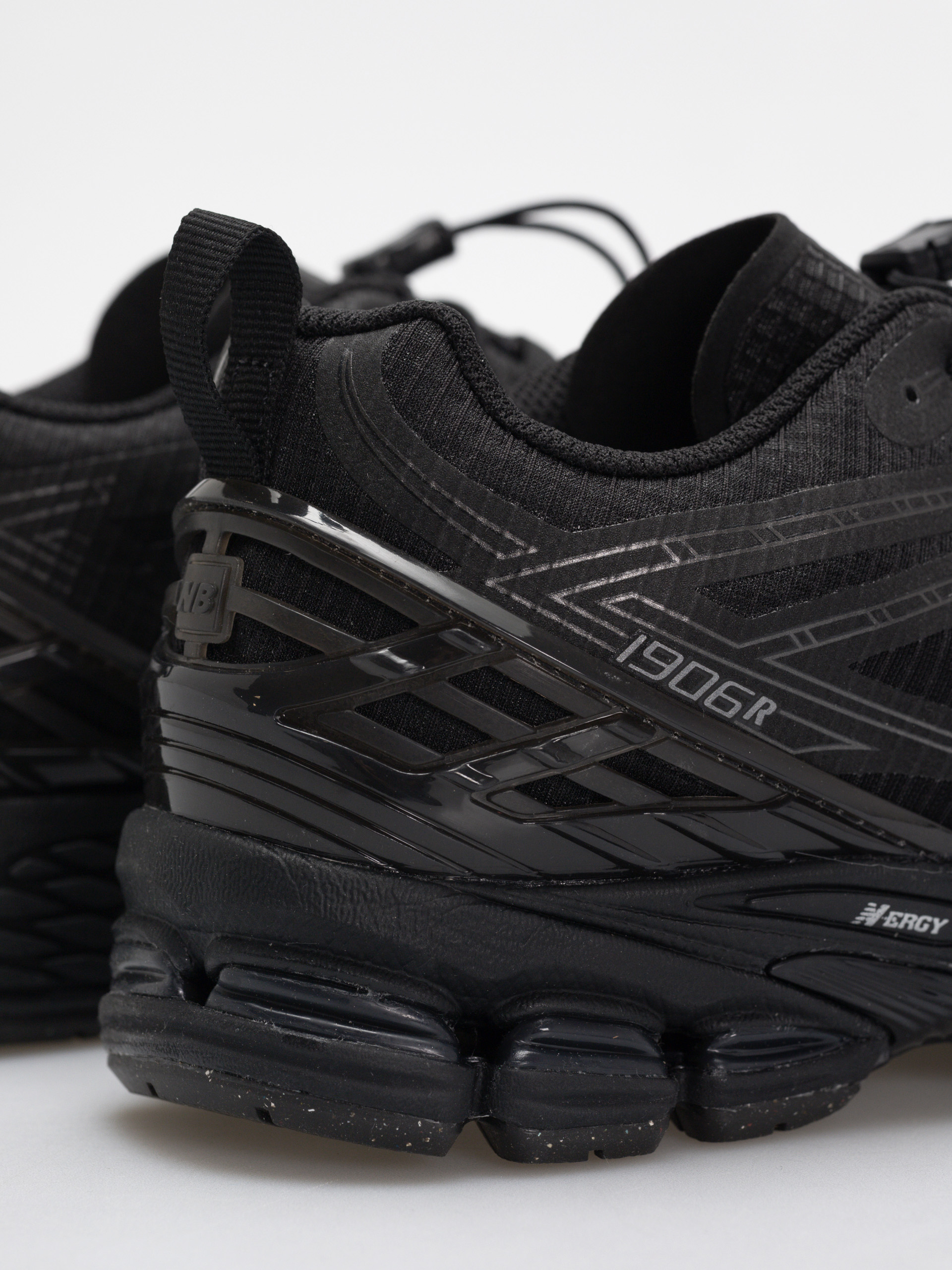 Обувки New Balance 1906 (black)
