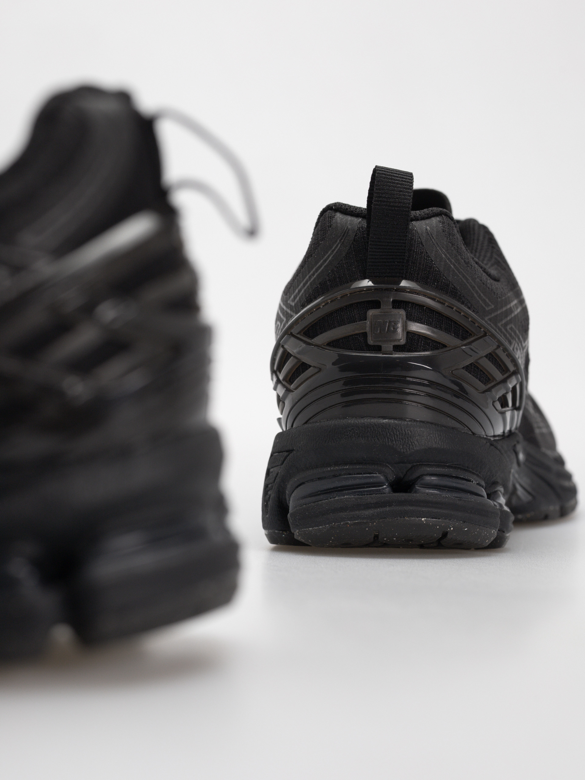 Обувки New Balance 1906 (black)