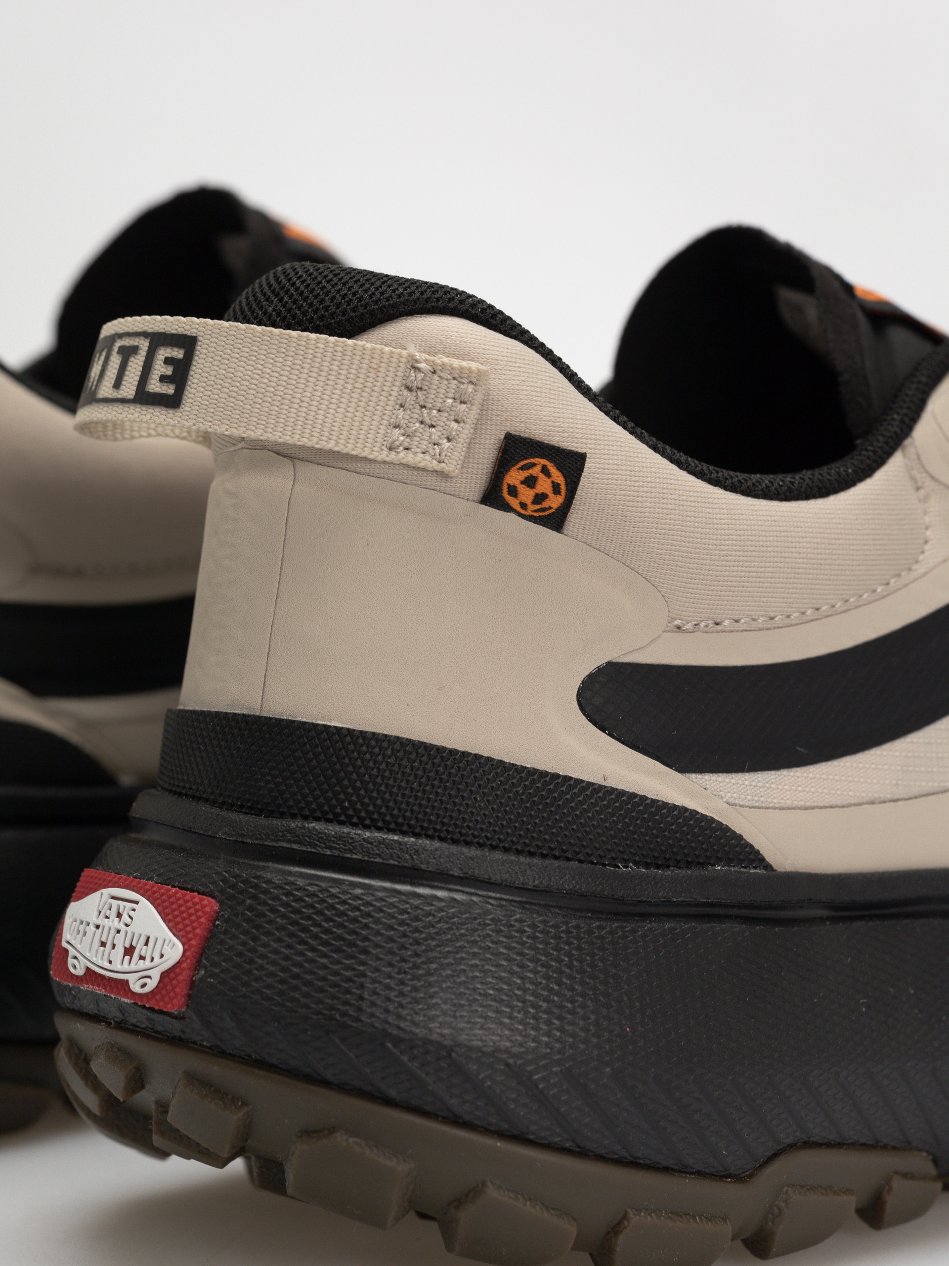 Обувки Vans Mte Crosspath (light brown)