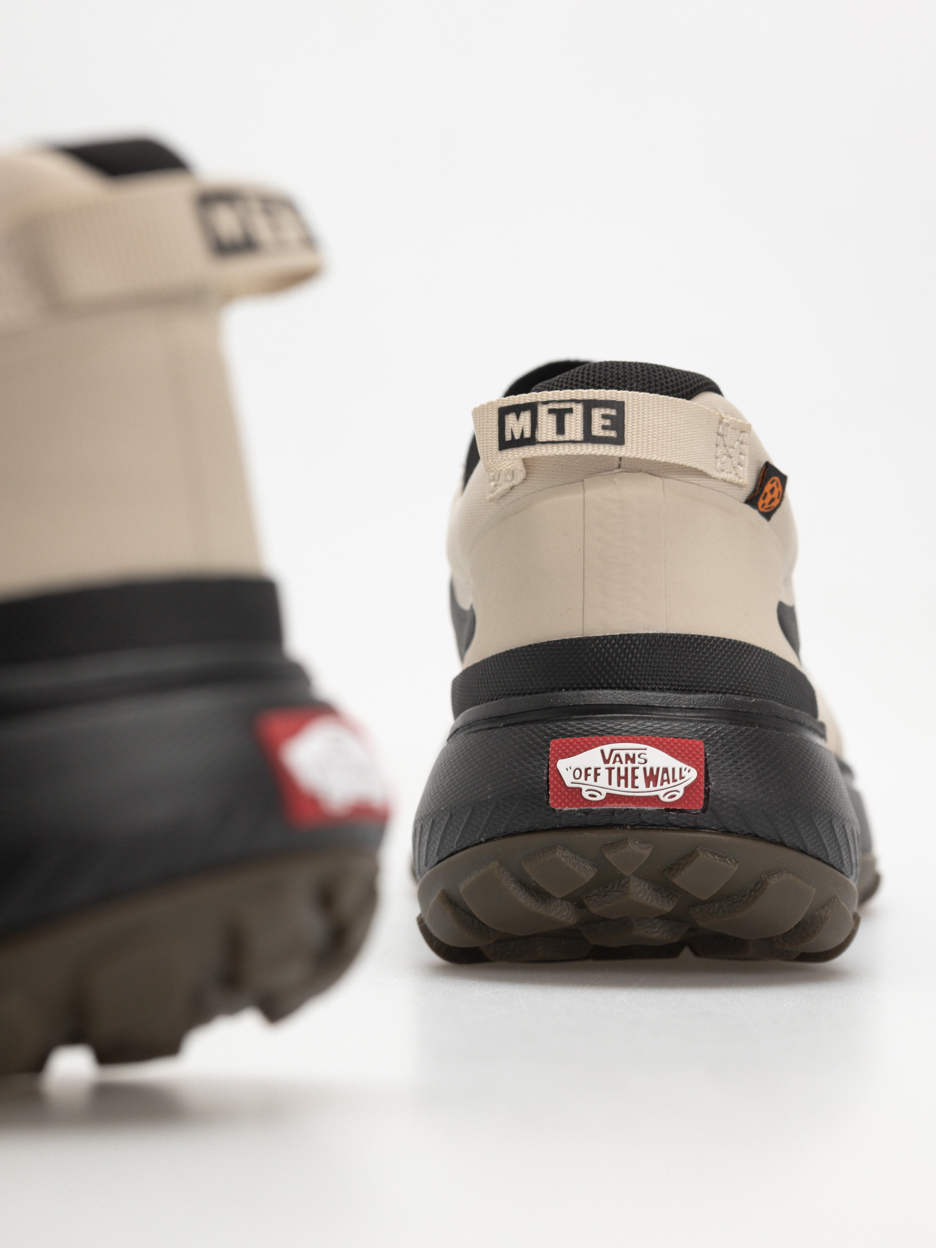 Обувки Vans Mte Crosspath (light brown)