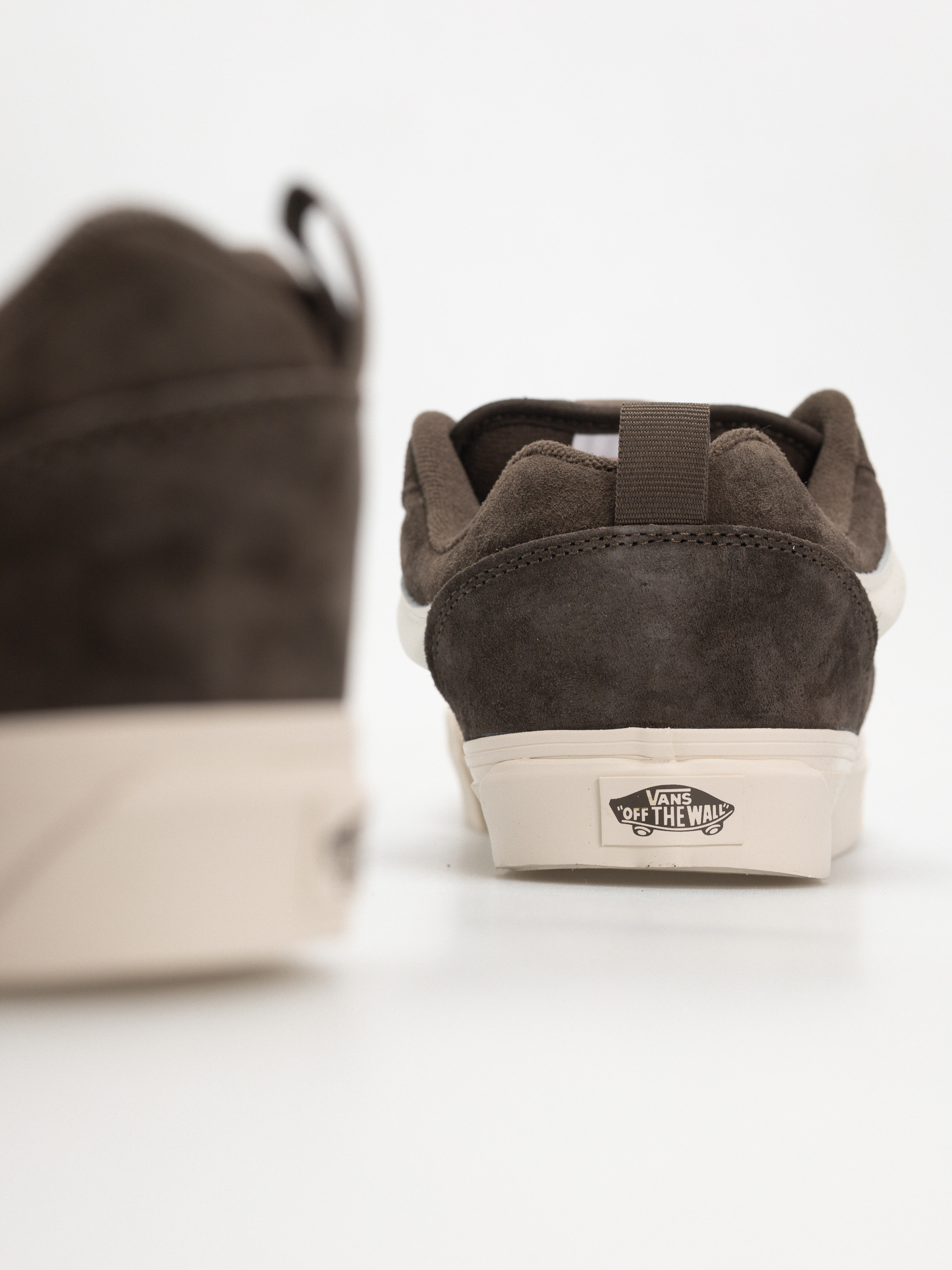 Обувки Vans Knu Skool (pig suede coal brown)