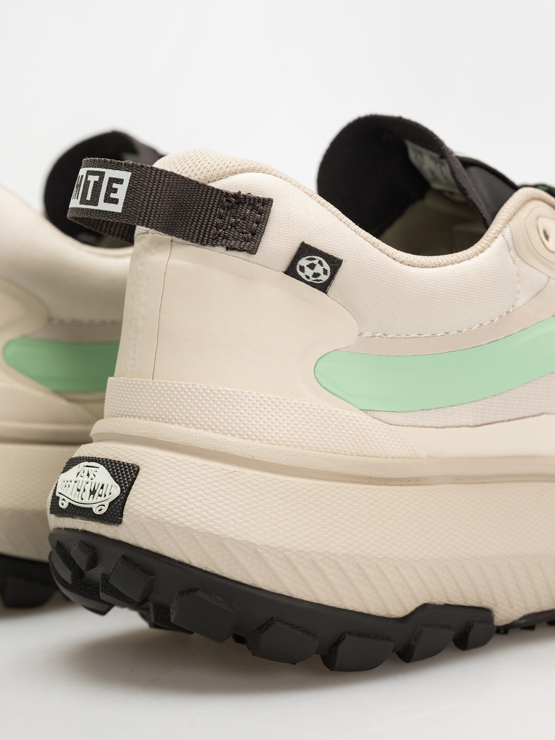 Обувки Vans Mte Crosspath (white/multi)