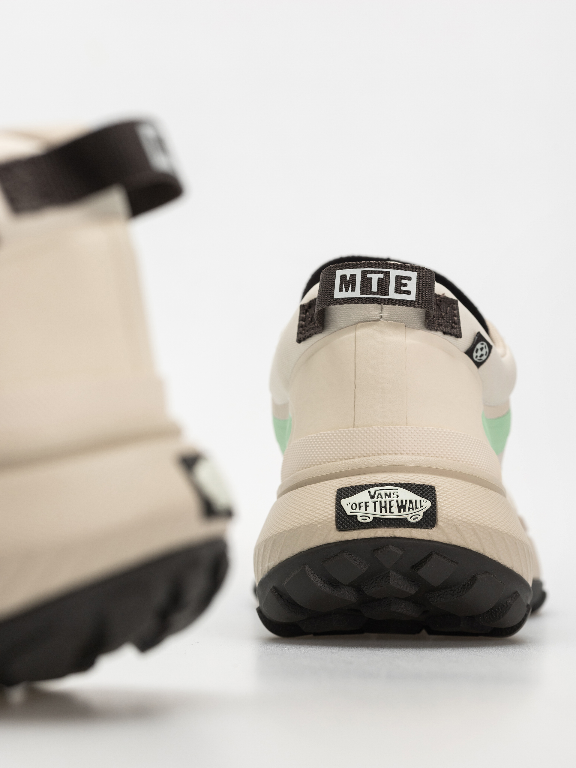 Обувки Vans Mte Crosspath (white/multi)