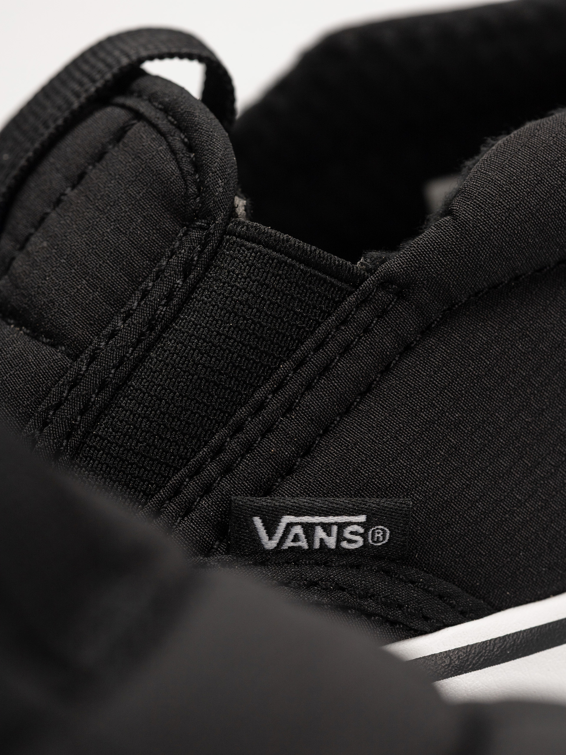 Обувки Vans Mte Snow Lodge Slipper Mid (quilted black)