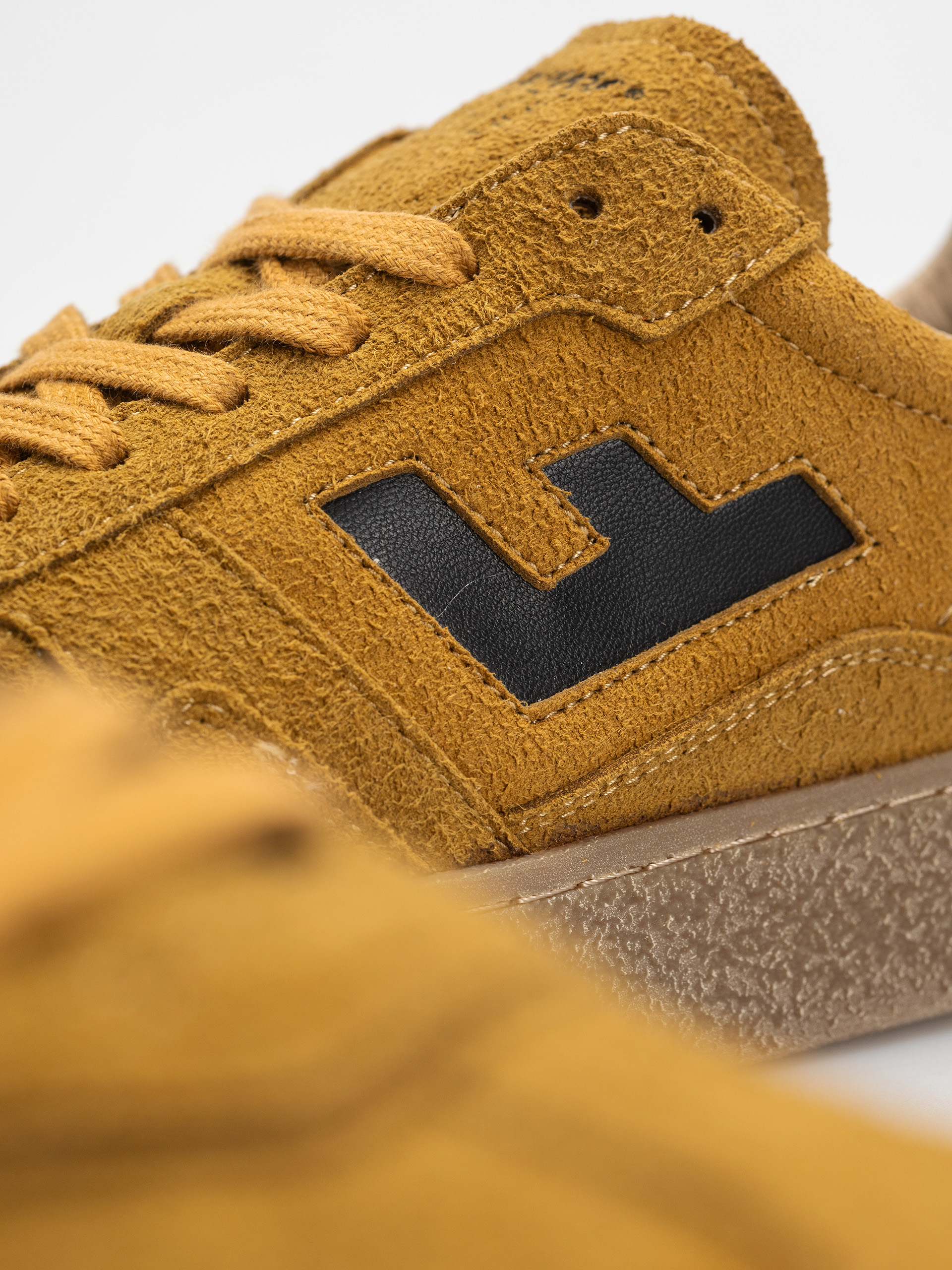 Обувки Flamingos Life Burela Bold (hairy suede curry)